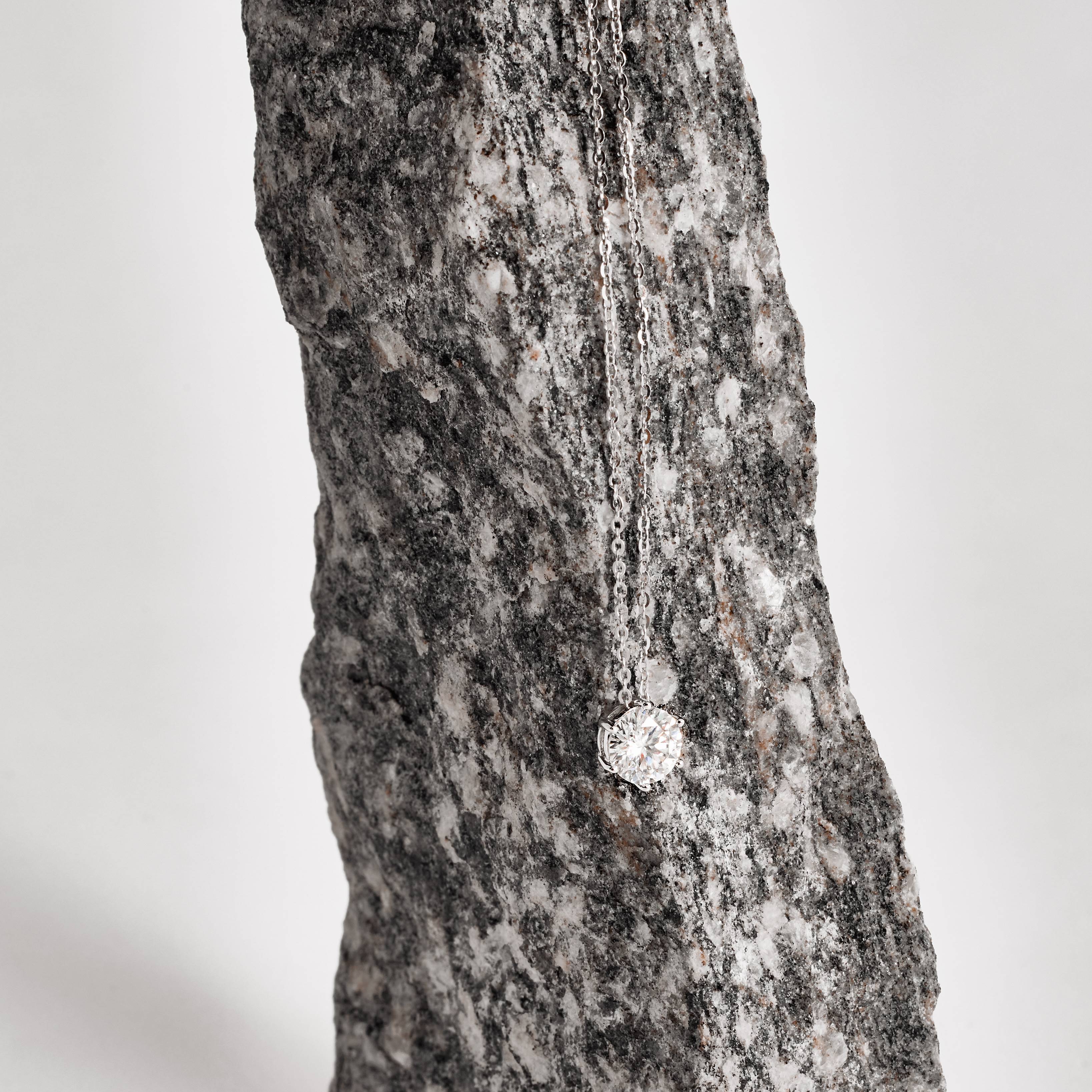 Imagem Colar pingente moissanite cristal 6.5mm corrente cadeadinho 45cm ródio