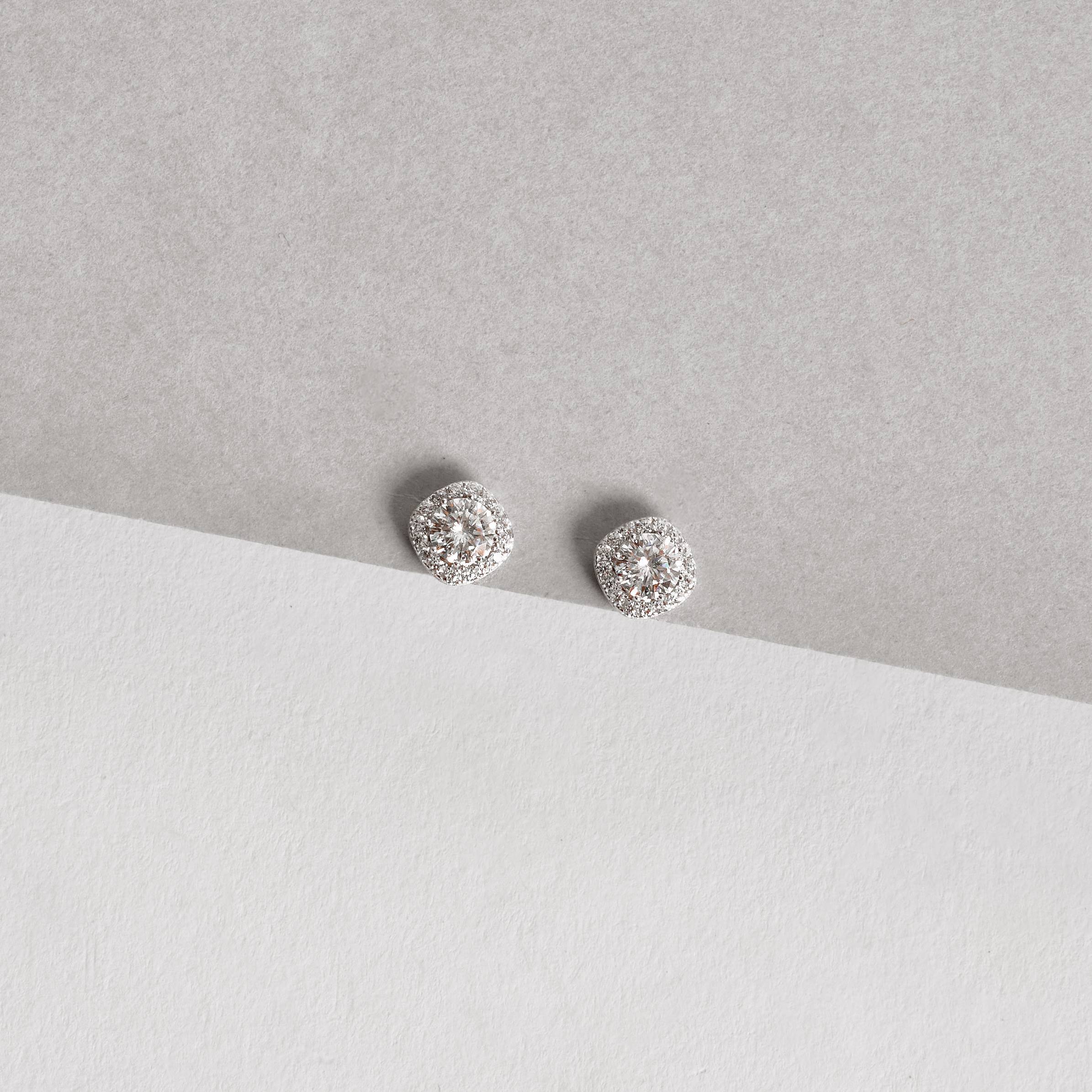 Imagem Brinco moissanite cristal 5mm com quadrado cravejado ródio