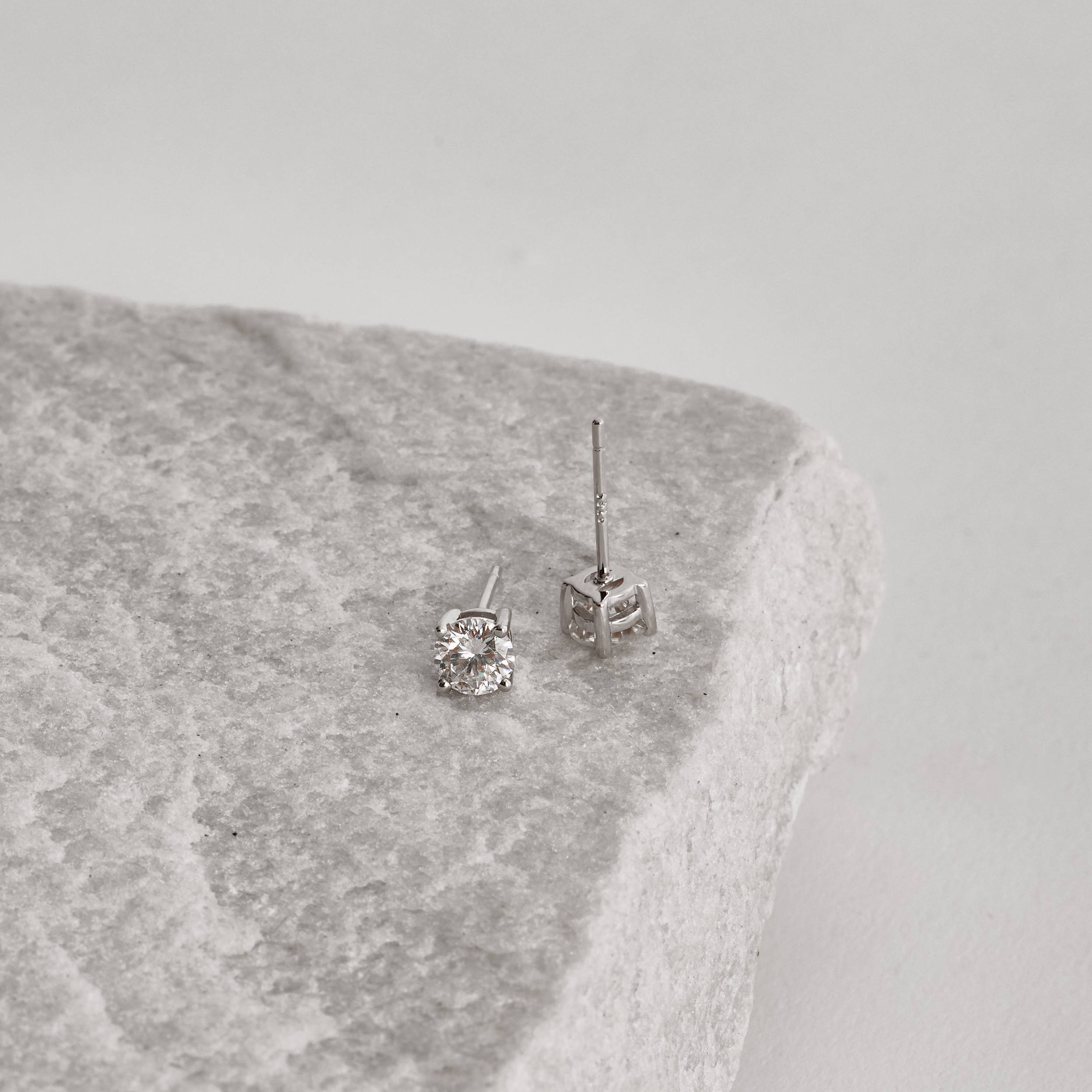 Imagem Brinco moissanite cristal 5mm ródio