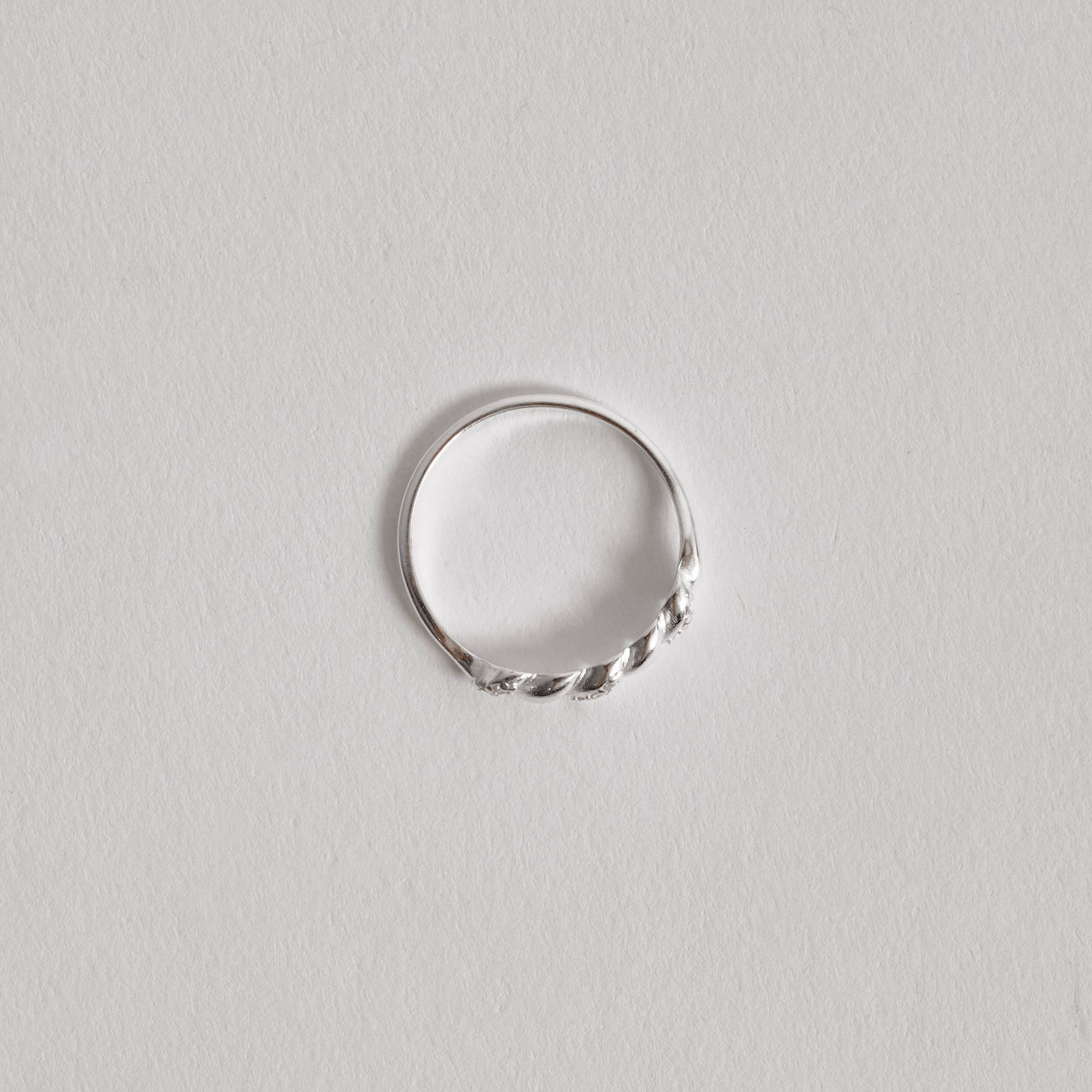 Imagem Secundária Anel torcido com zircônias 