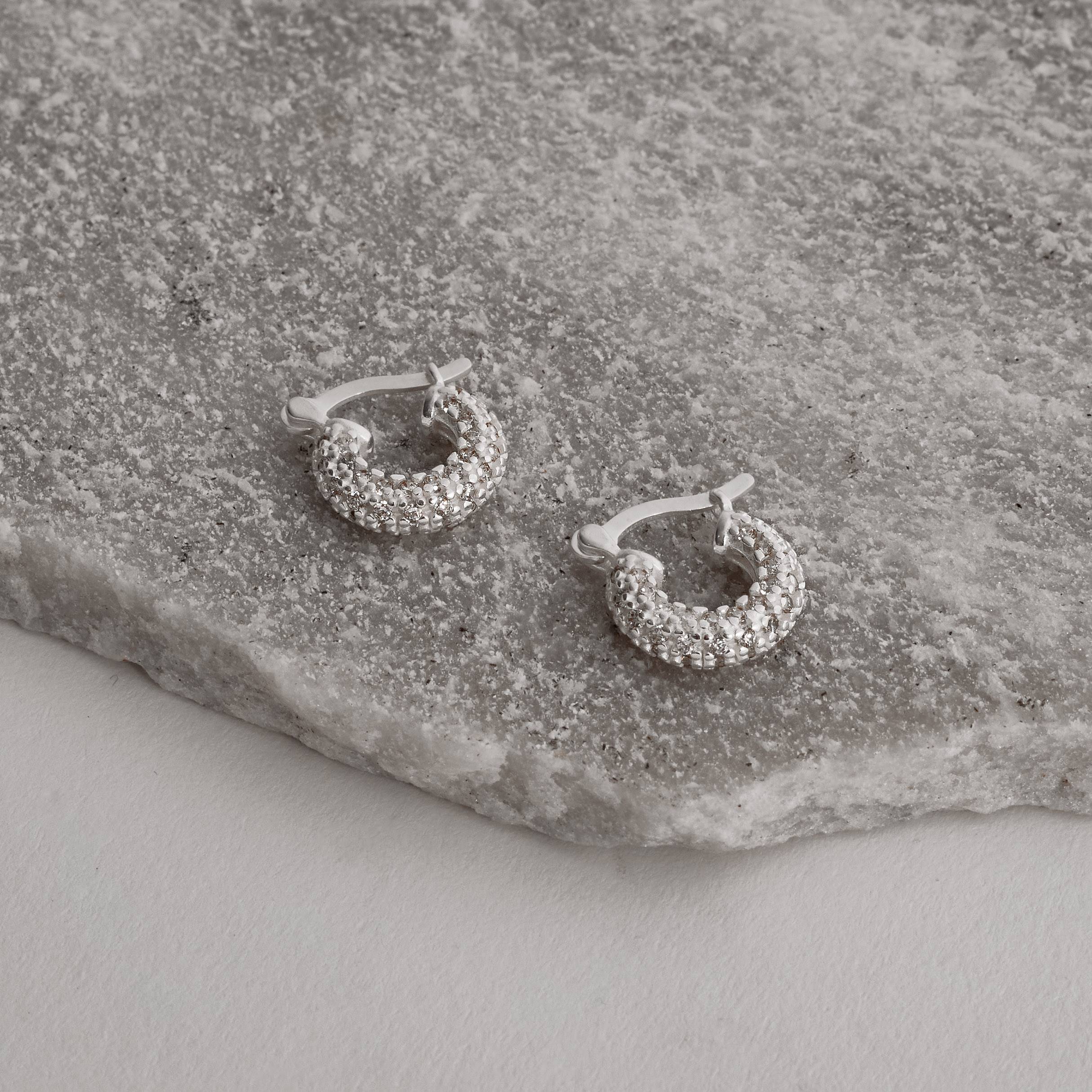 Imagem Argola toda cravejada 13mm trava