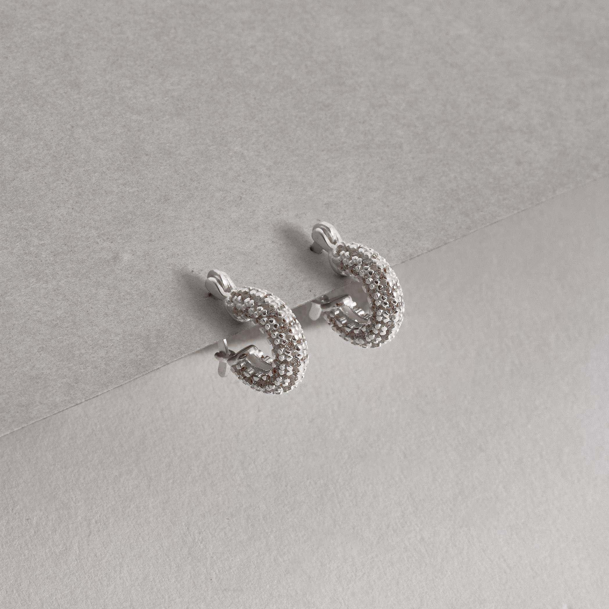 Imagem Secundária Argola toda cravejada 13mm trava