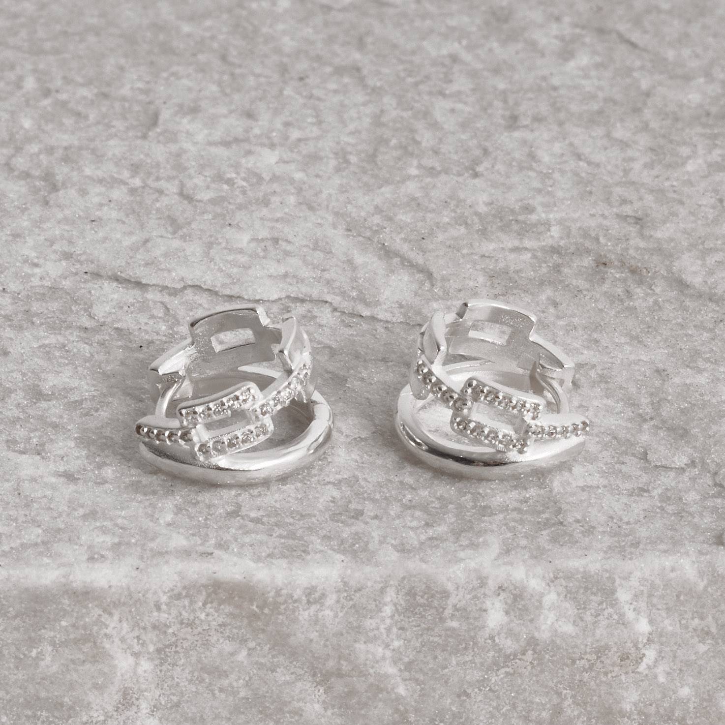 Imagem Secundária Argola click dupla 13mm lisa e corrente cravejada