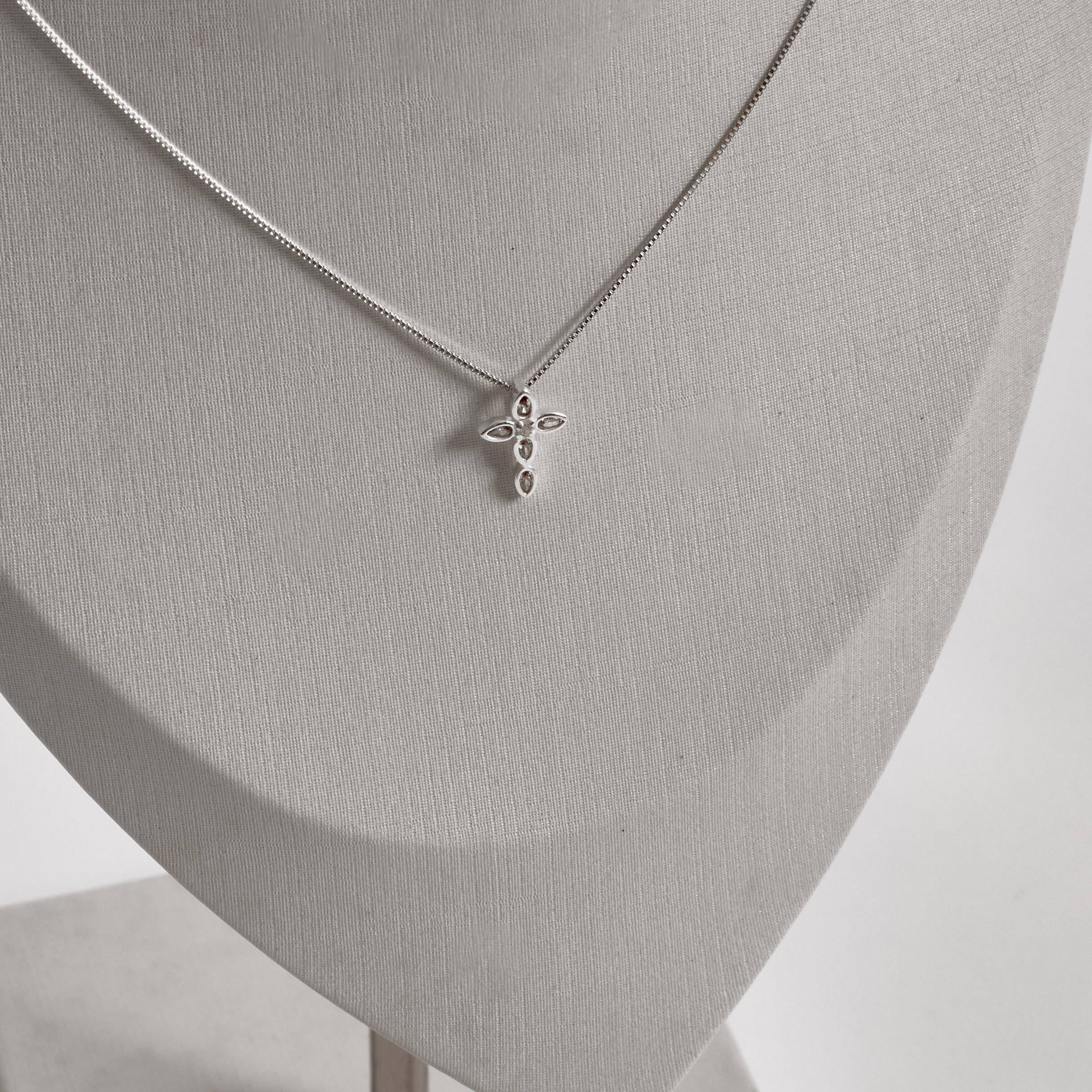 Imagem Secundária Colar pingente cruz com zircônias 14mm 45cm