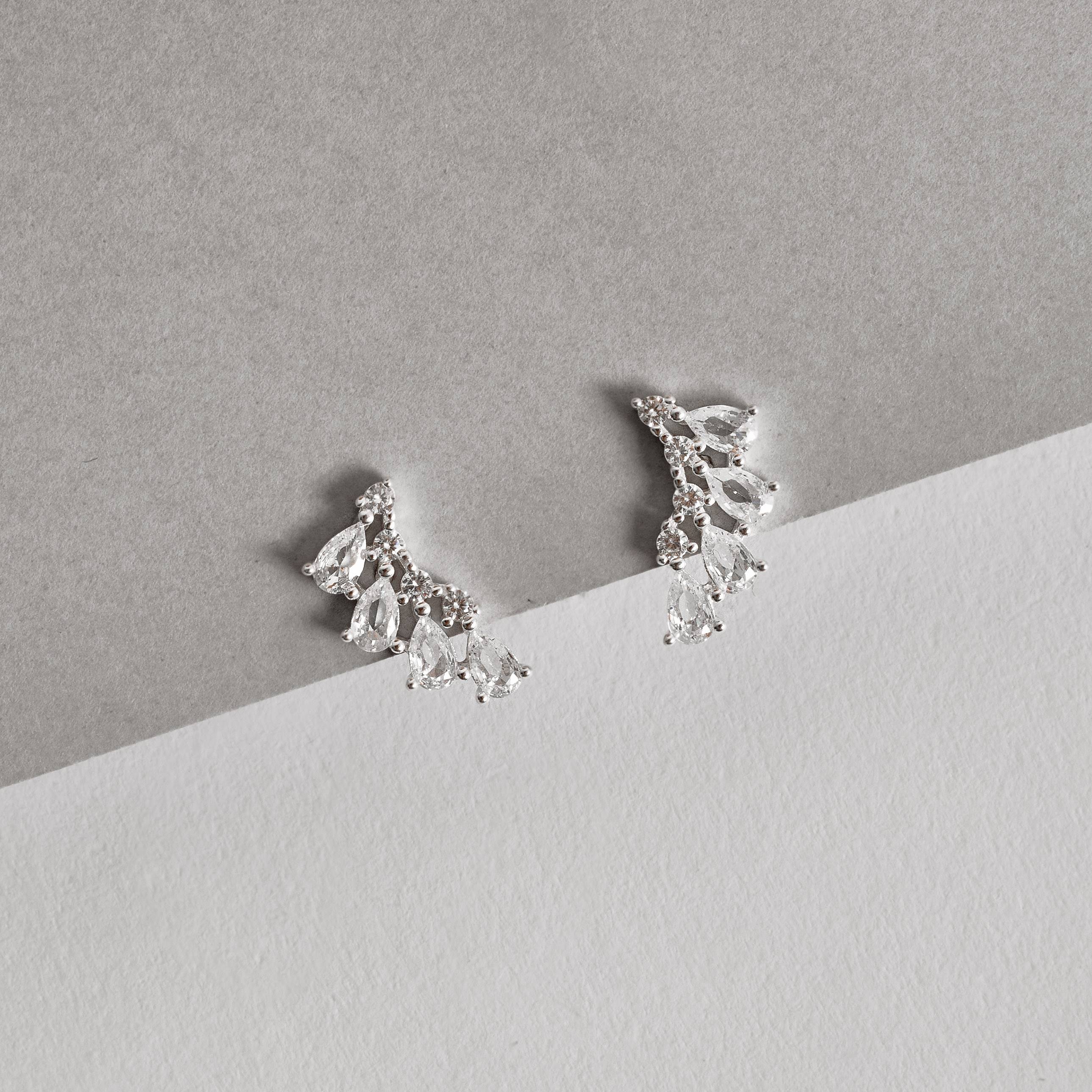 Imagem Brinco curvado zircônias redonda e gota 17mm