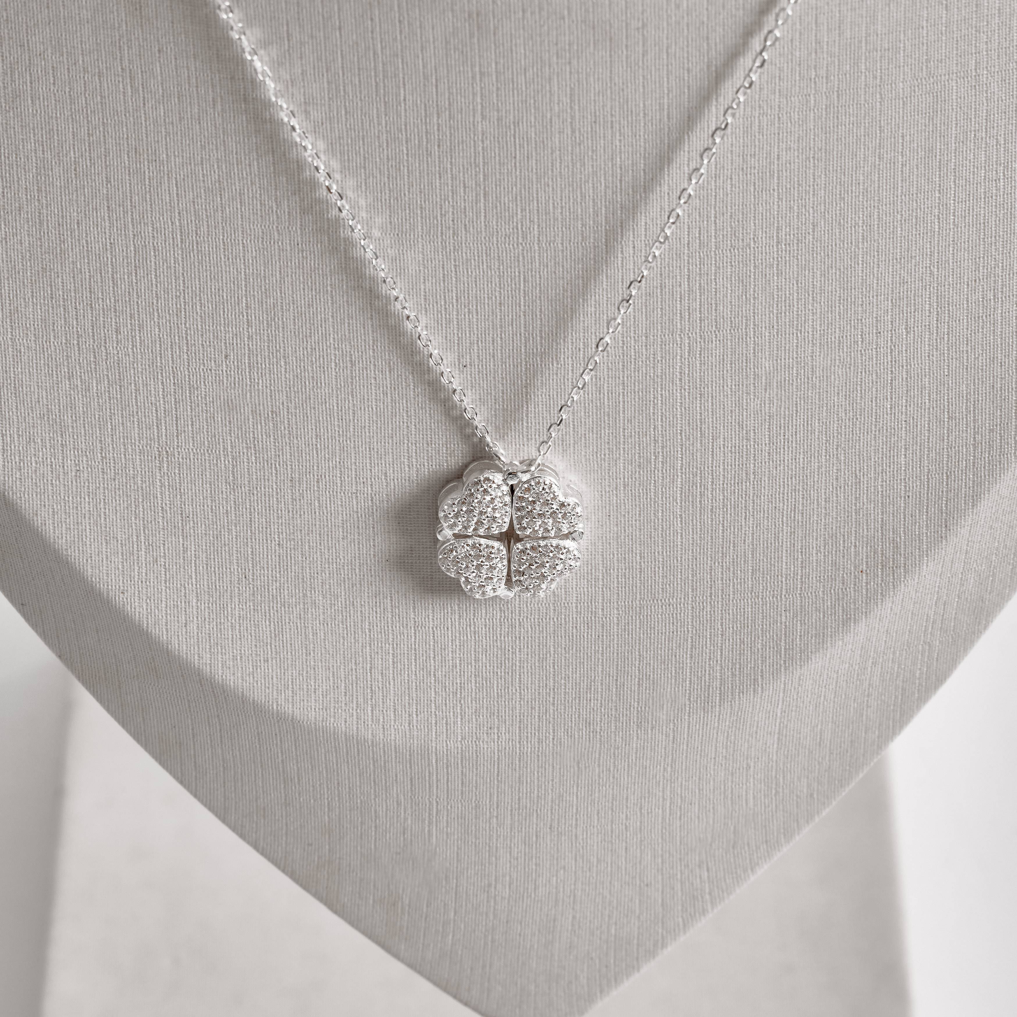 Imagem Secundária Colar corações trevo cravejado 40+5cm