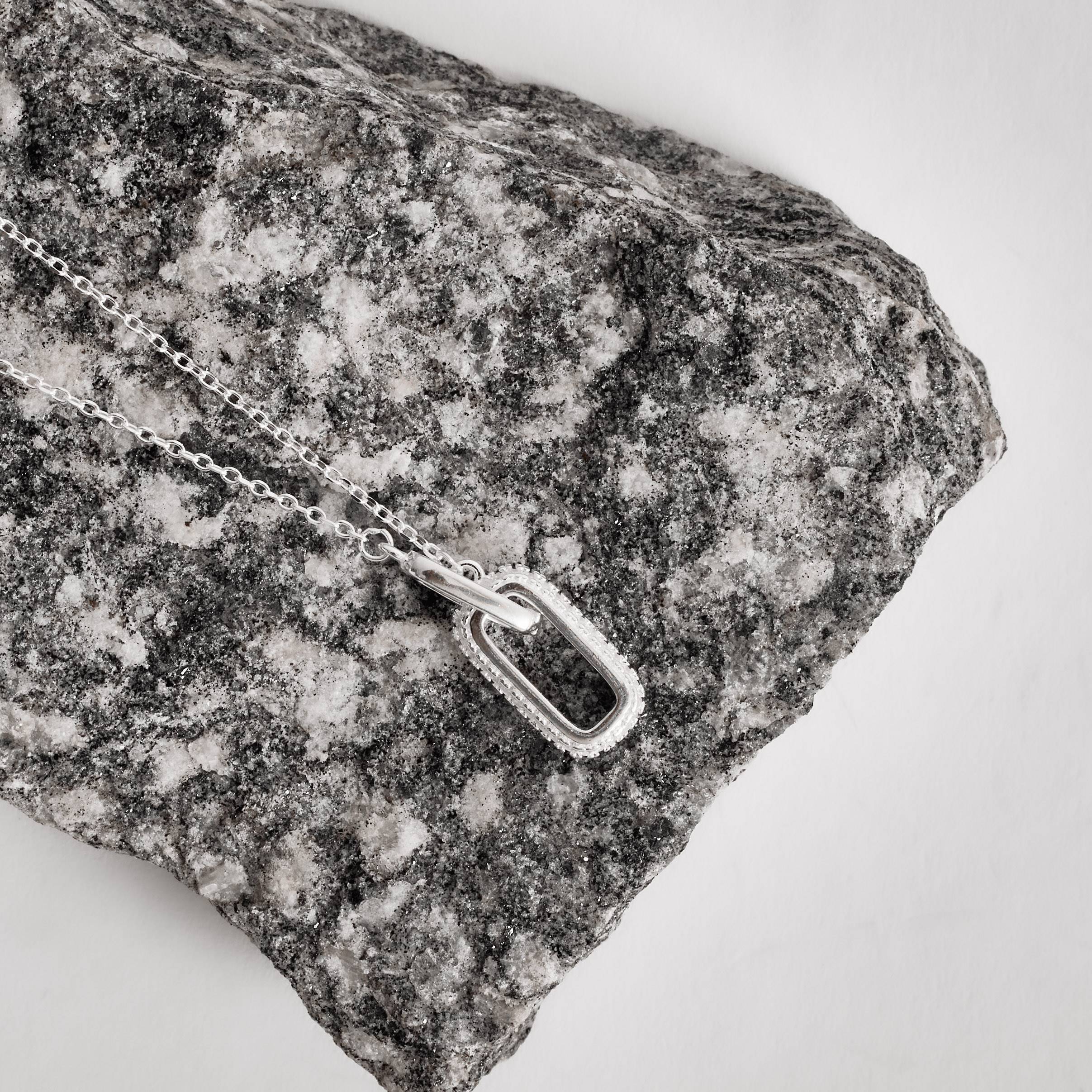 Imagem Colar entremeio elos com cravejado 20mm corrente cadeado 40+5cm