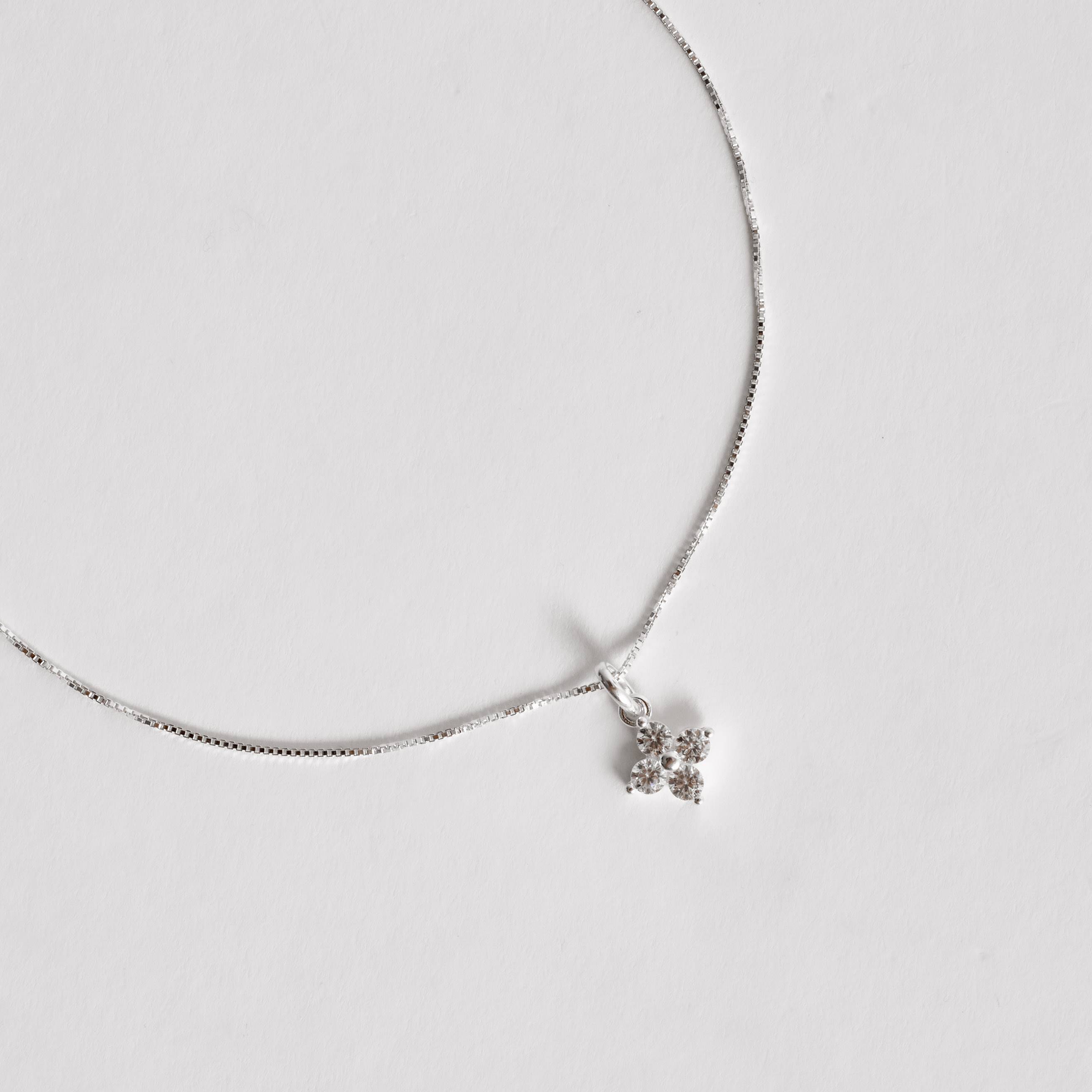 Imagem Secundária Colar pingente trevo cravejado 9mm 40cm