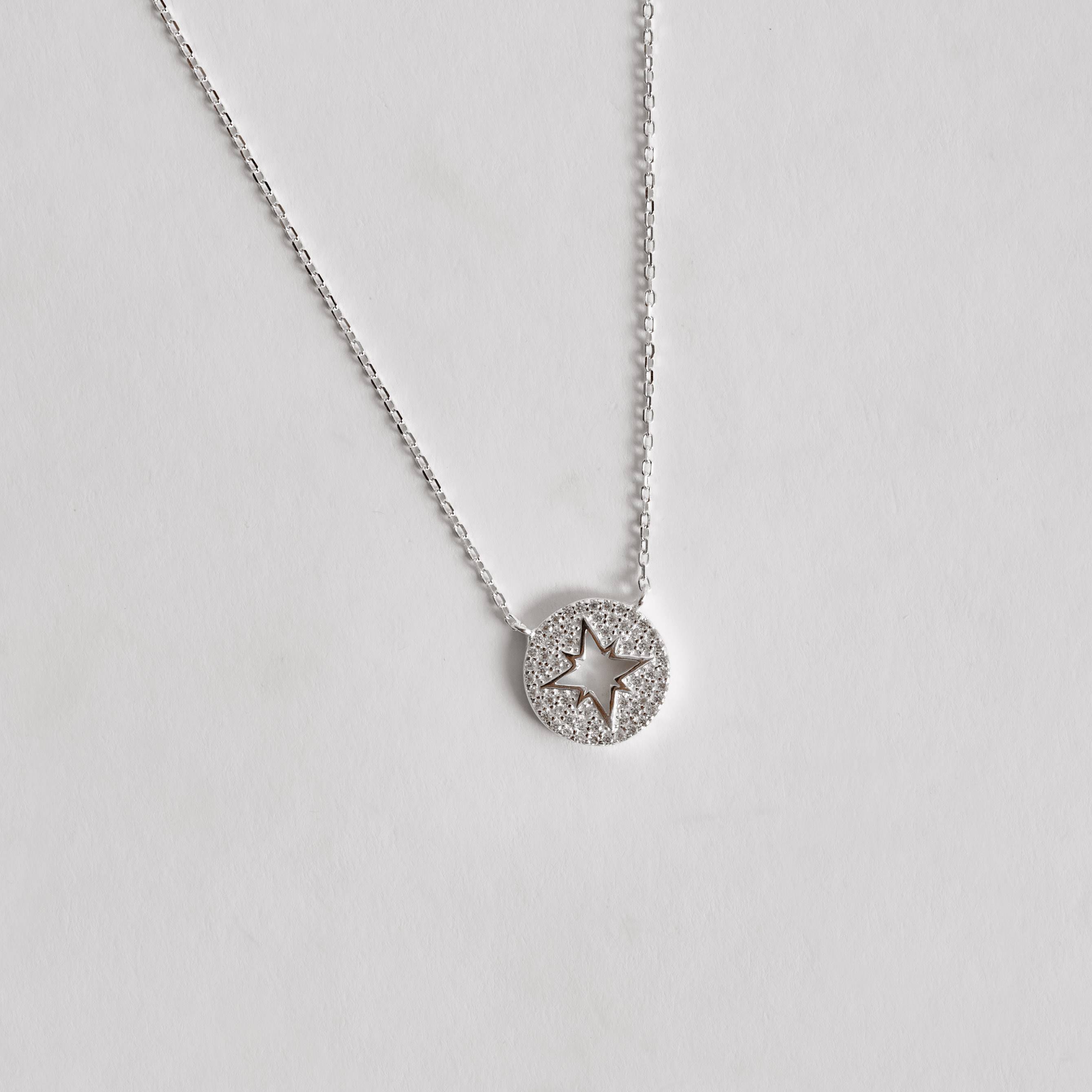 Imagem Colar medalha cravejada com estrela vazada 13mm 40+5cm