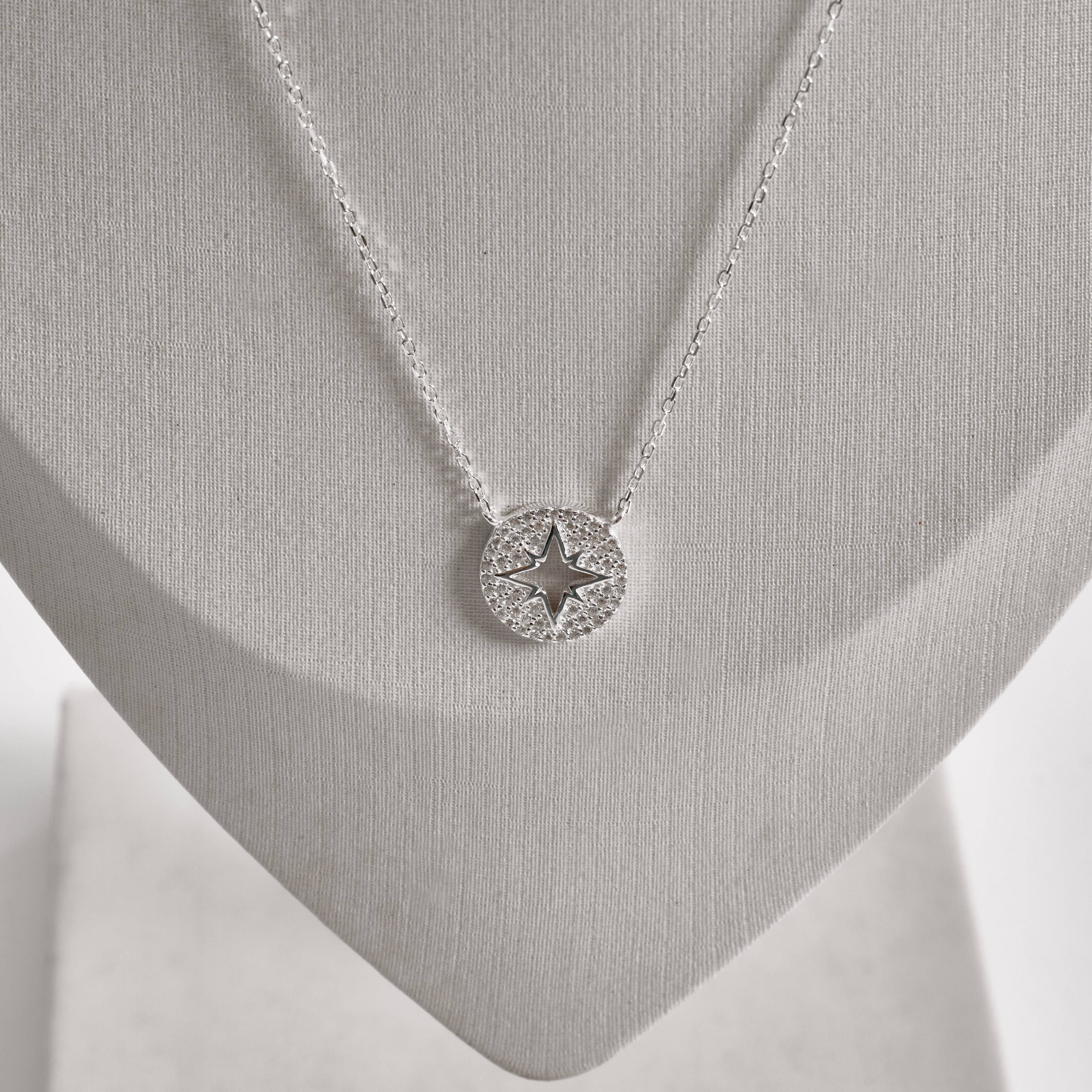 Imagem Secundária Colar medalha cravejada com estrela vazada 13mm 40+5cm