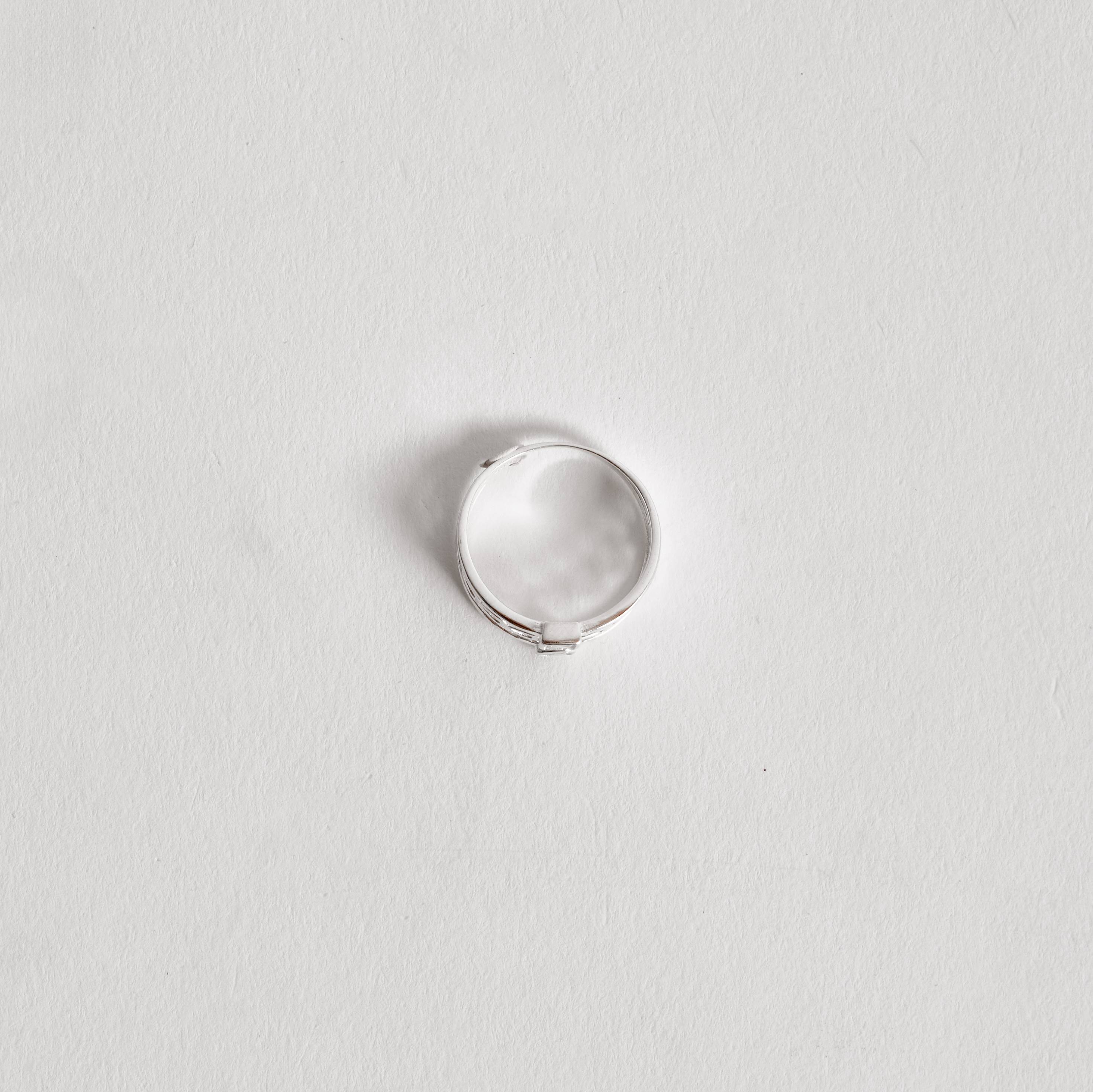 Imagem Secundária Anel fio triplo corações vazados e zircônias