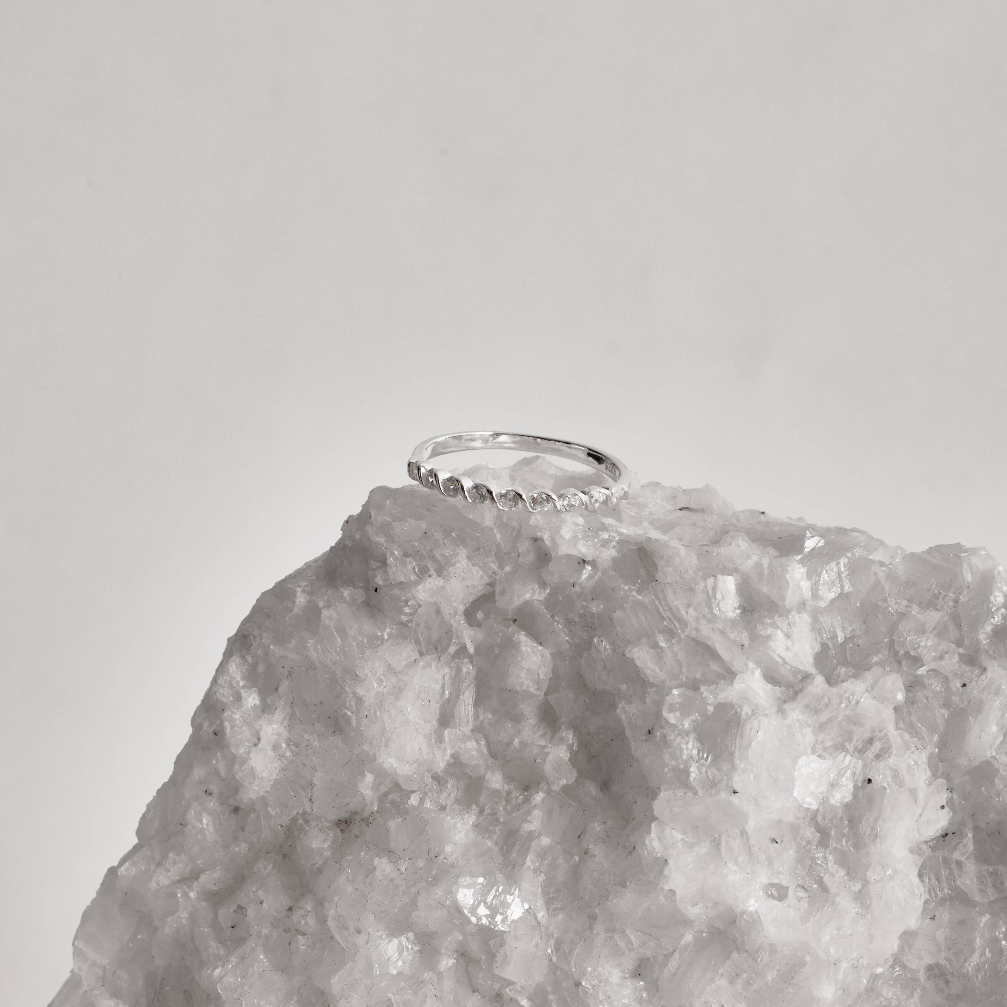 Imagem Anel meia aliança detalhe torcido