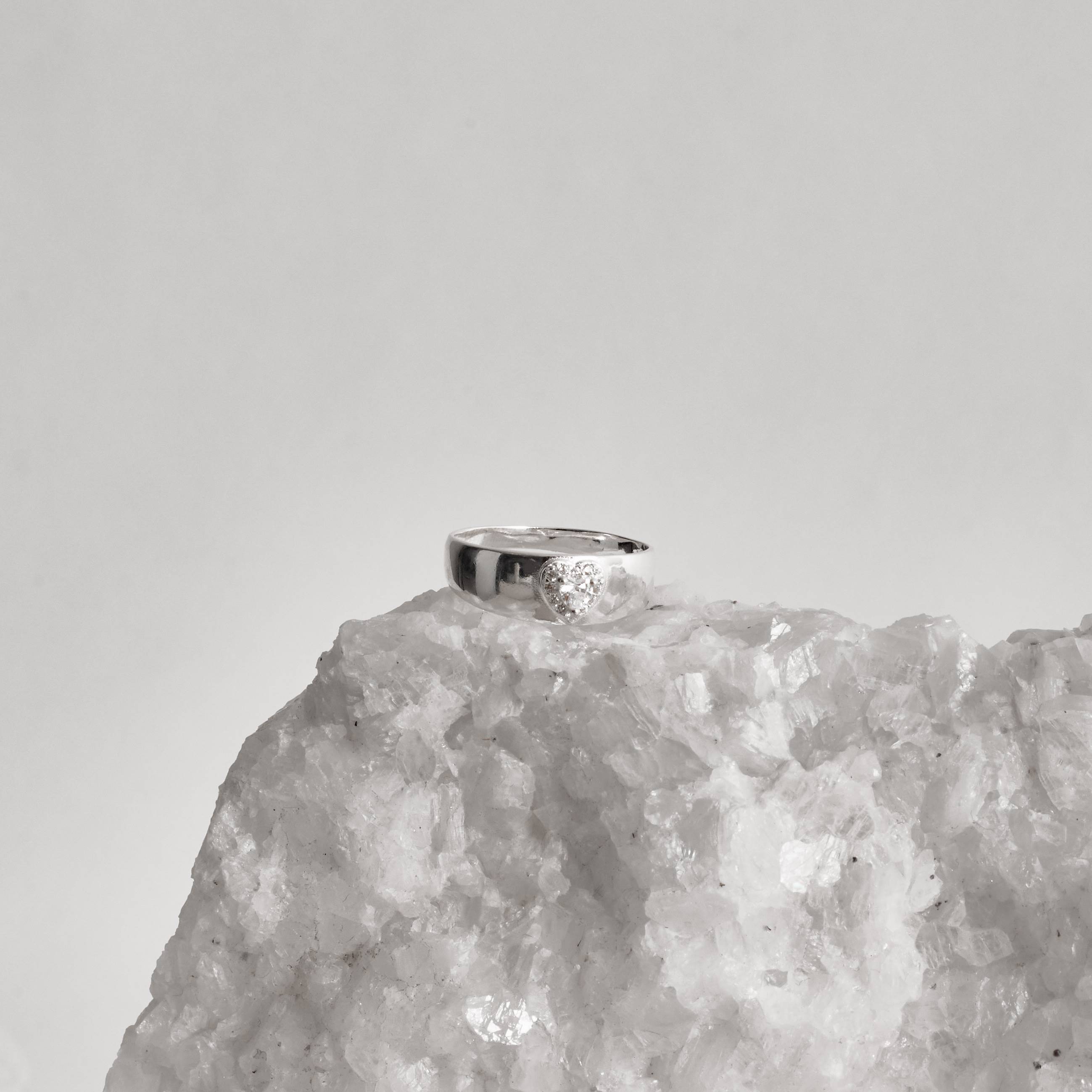 Imagem Anel largo zircônia coração com cravejado