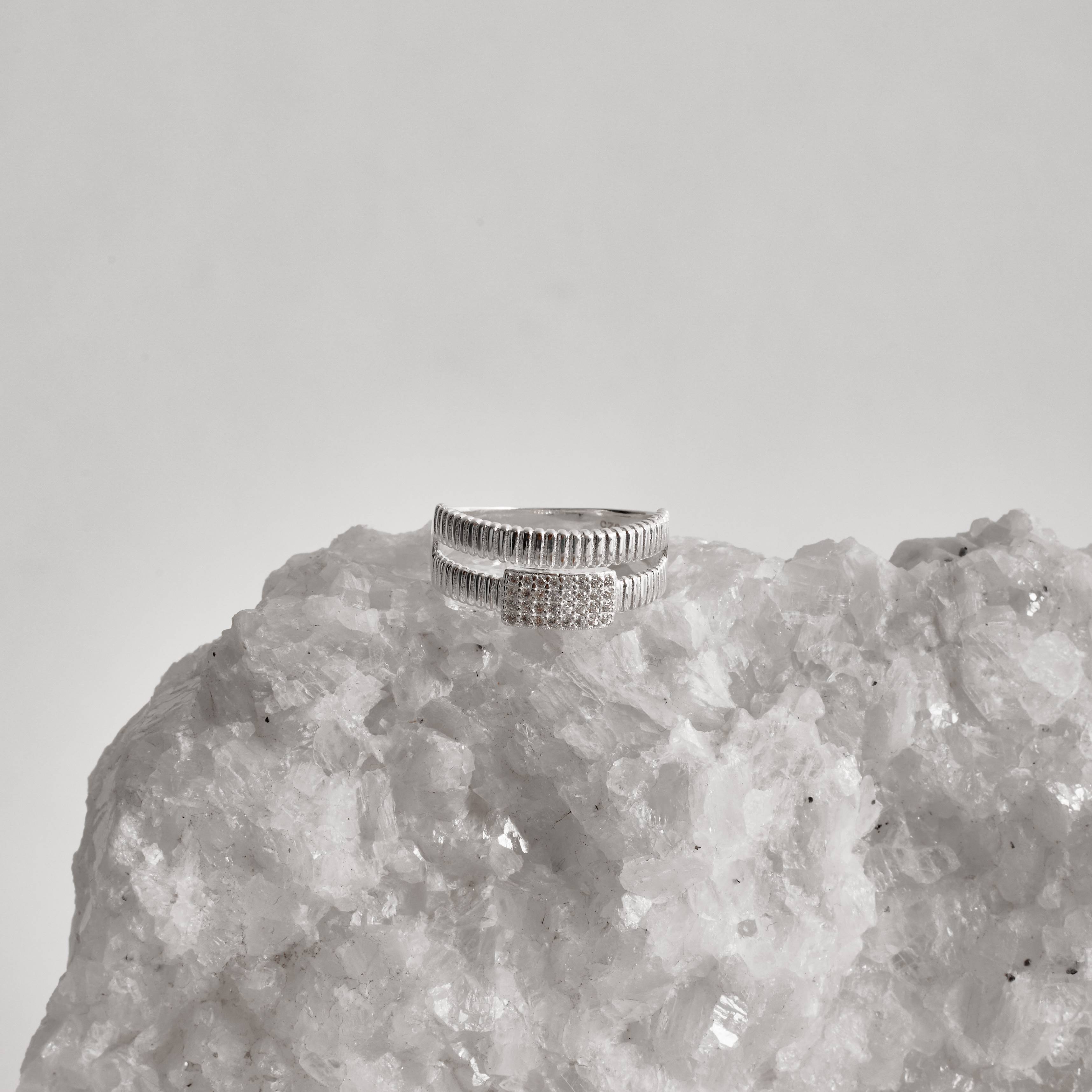 Imagem Anel duplo riscado com cravejado