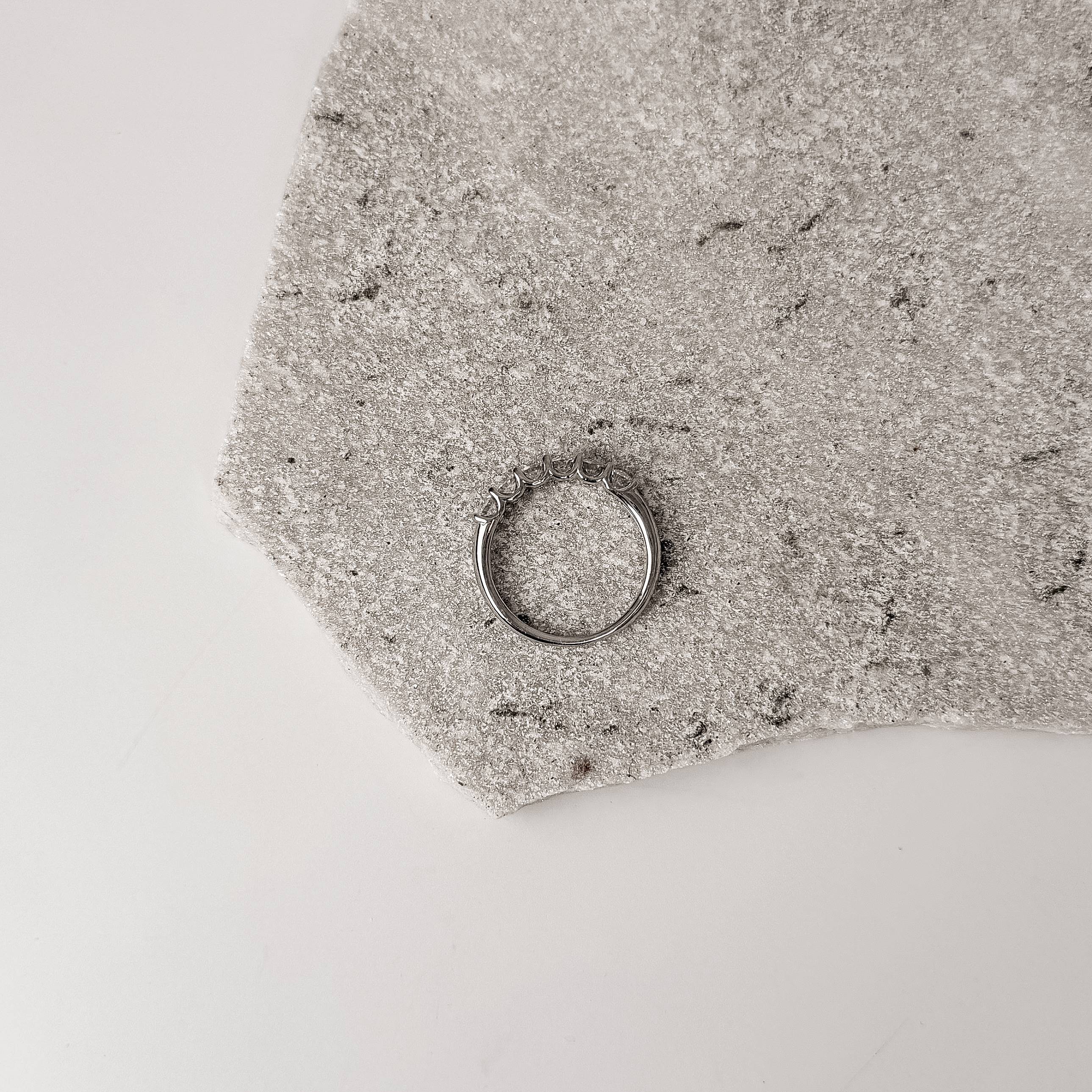 Imagem Secundária Anel meia aliança moissanite 3mm ródio