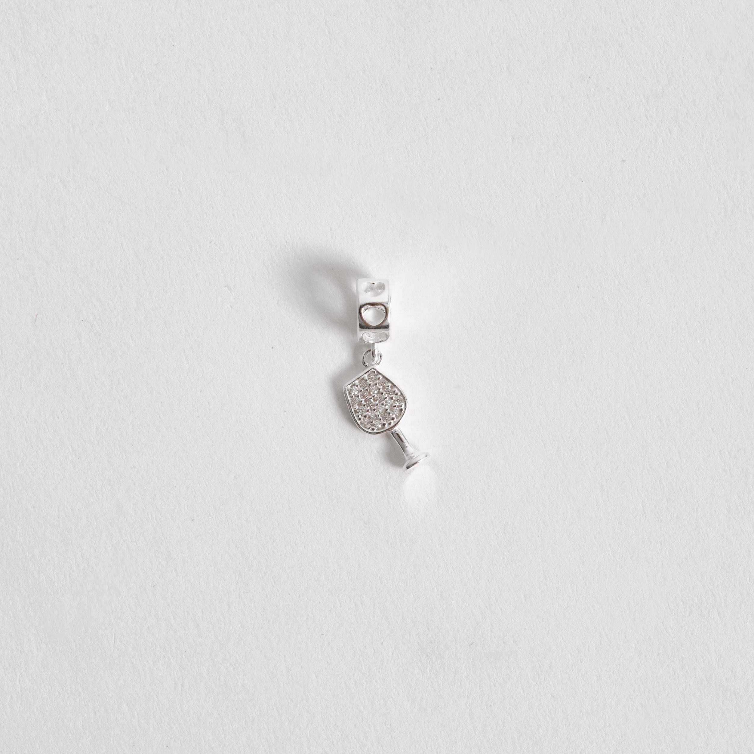 Berloque pingente taça cravejada elo corações vazados 12mm