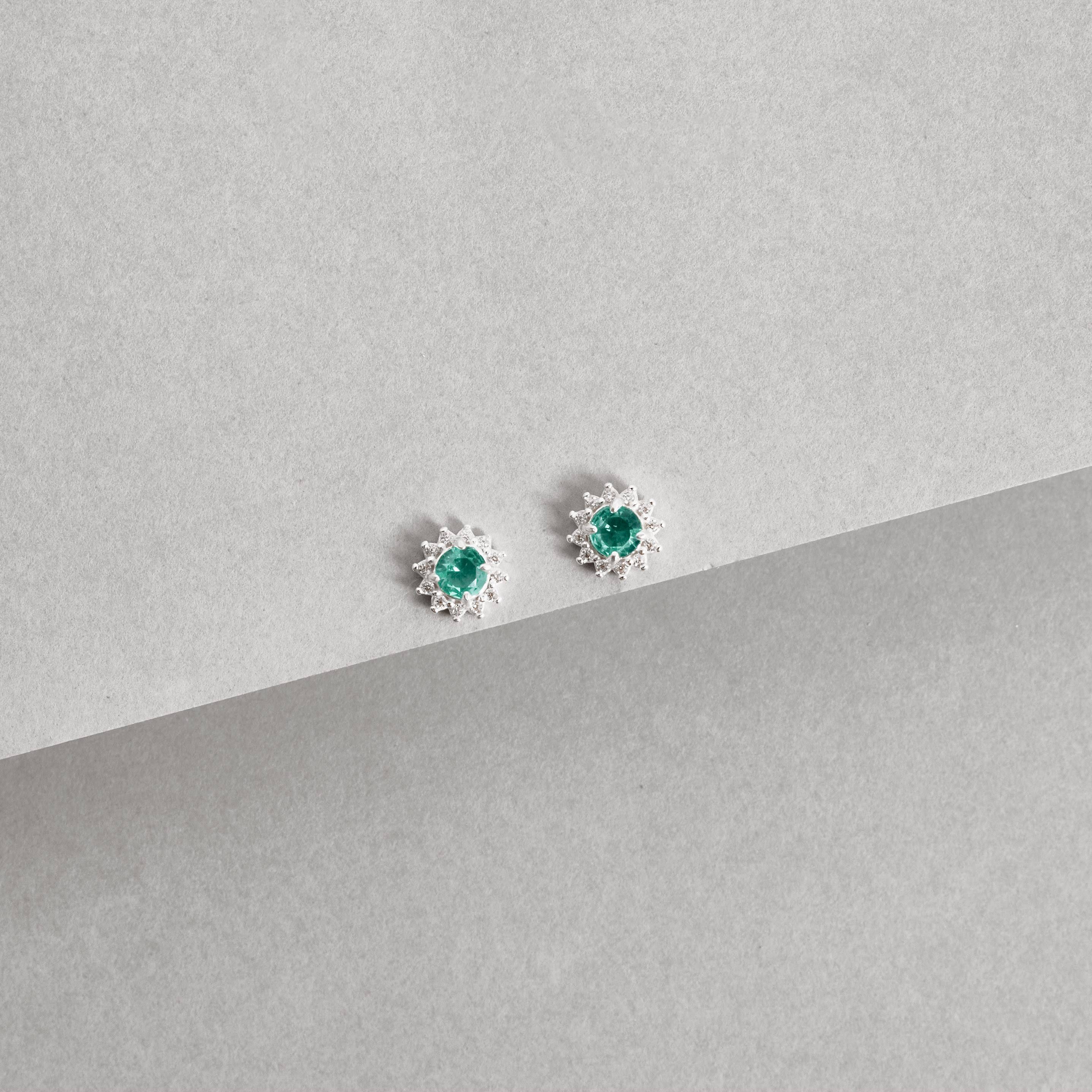 Imagem Brinco zircônia redonda acqua com cravejado 7mm