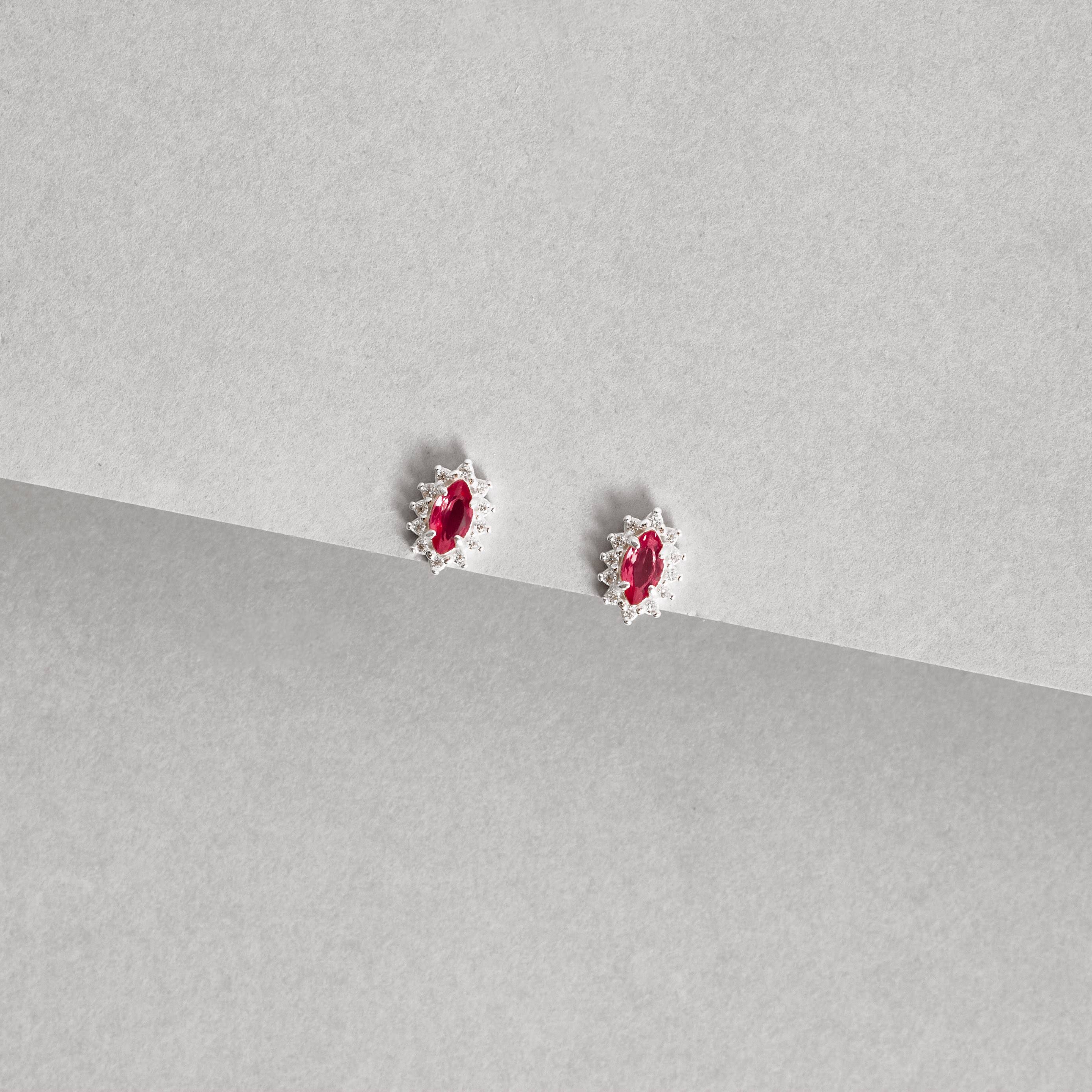 Imagem Brinco zircônia navete cereja com cravejado 9mm