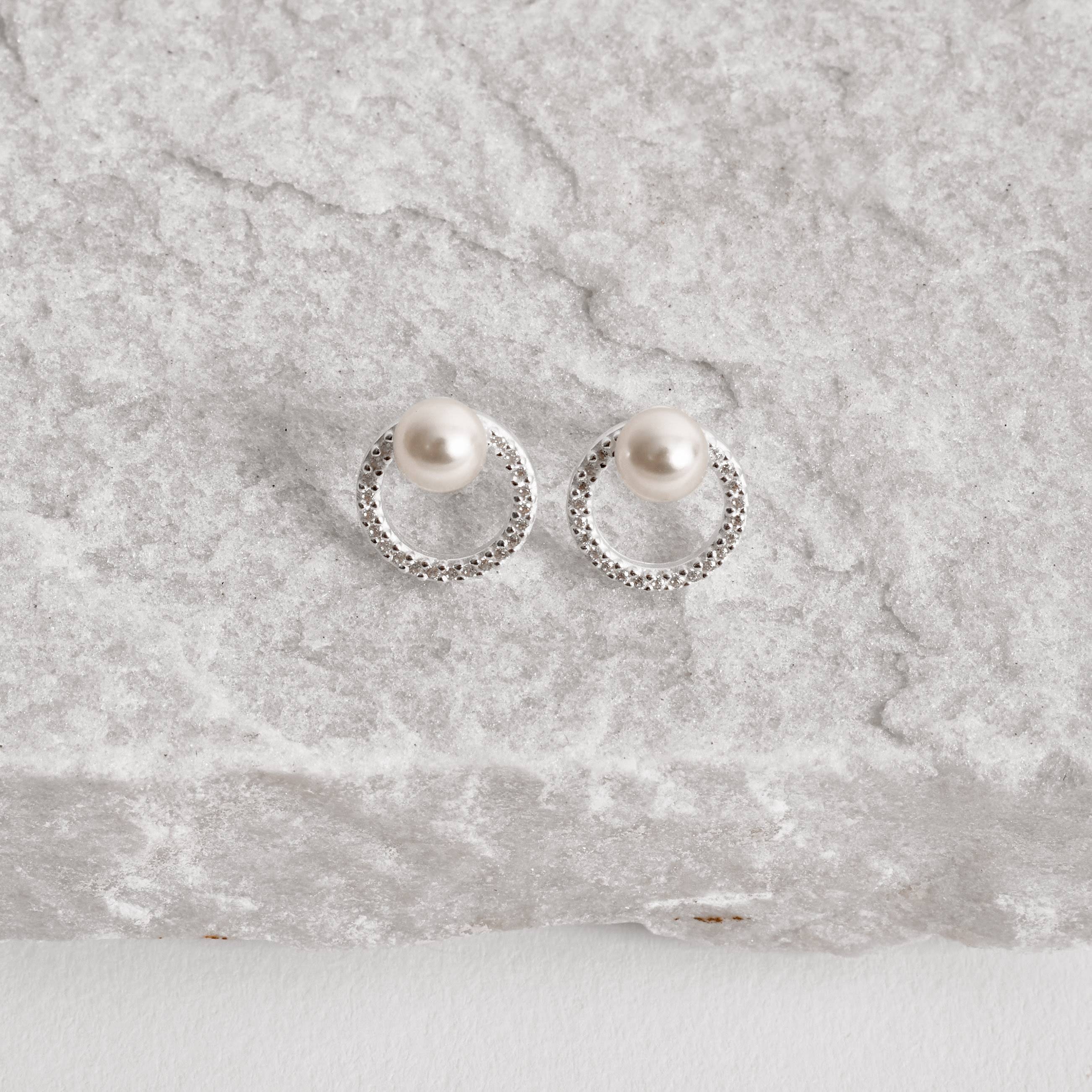 Imagem Secundária Brinco círculo vazado cravejado com pérola 13mm