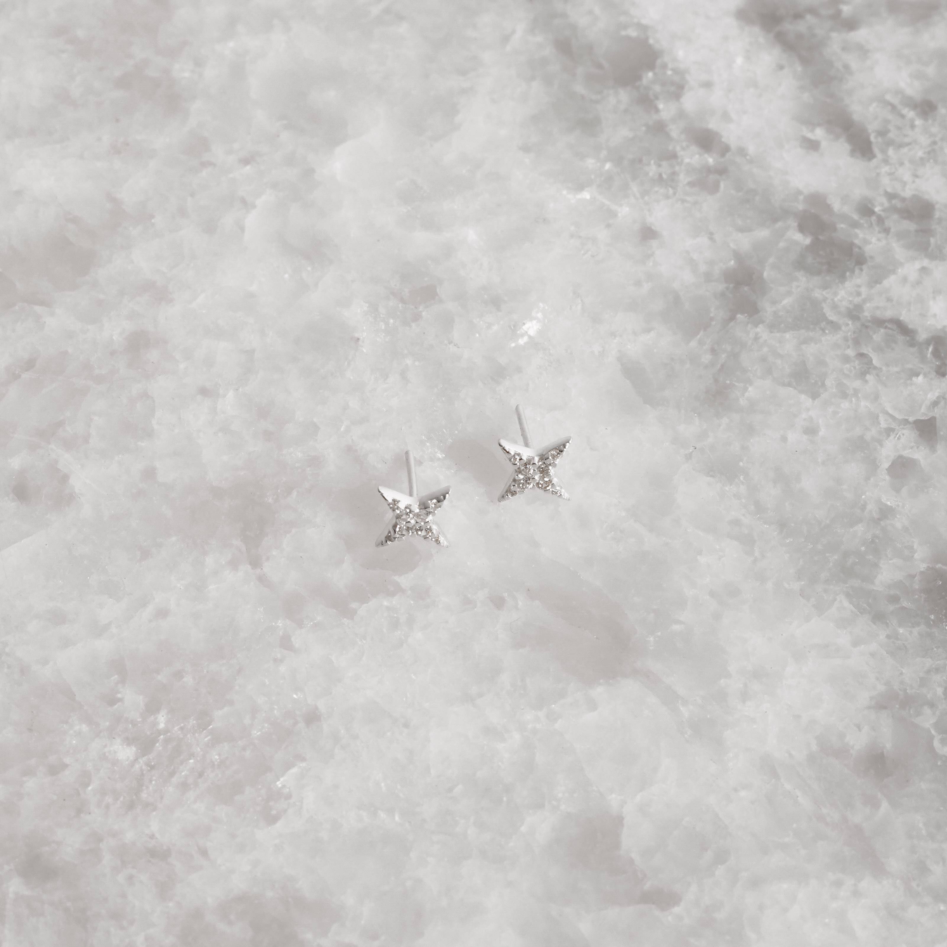 Imagem Secundária Brinco estrela 4 pontas cravejada 9mm