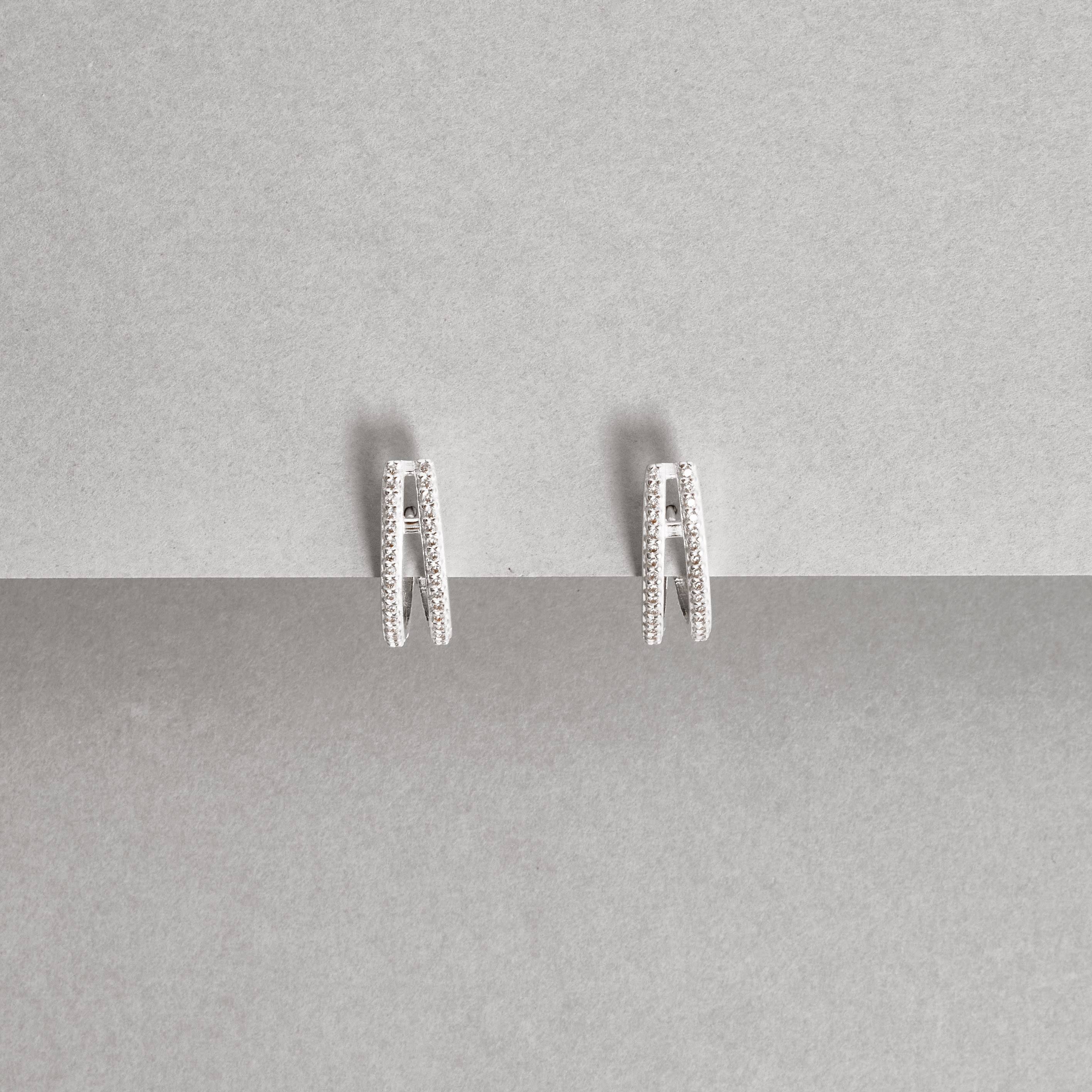 Imagem Argola oval 2 fios cravejados 18mm tarraxa