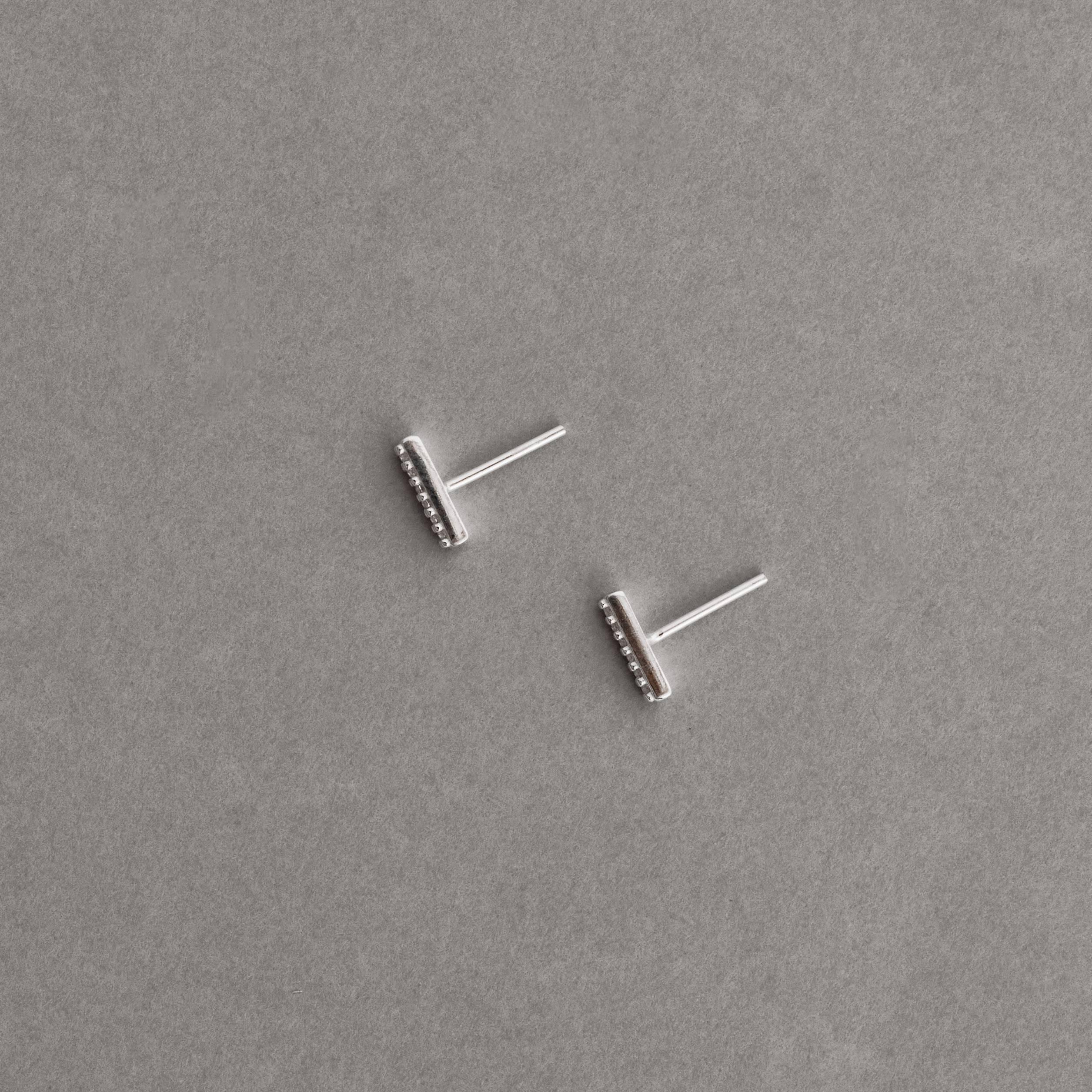 Imagem Secundária Brinco palito todo cravejado 8mm