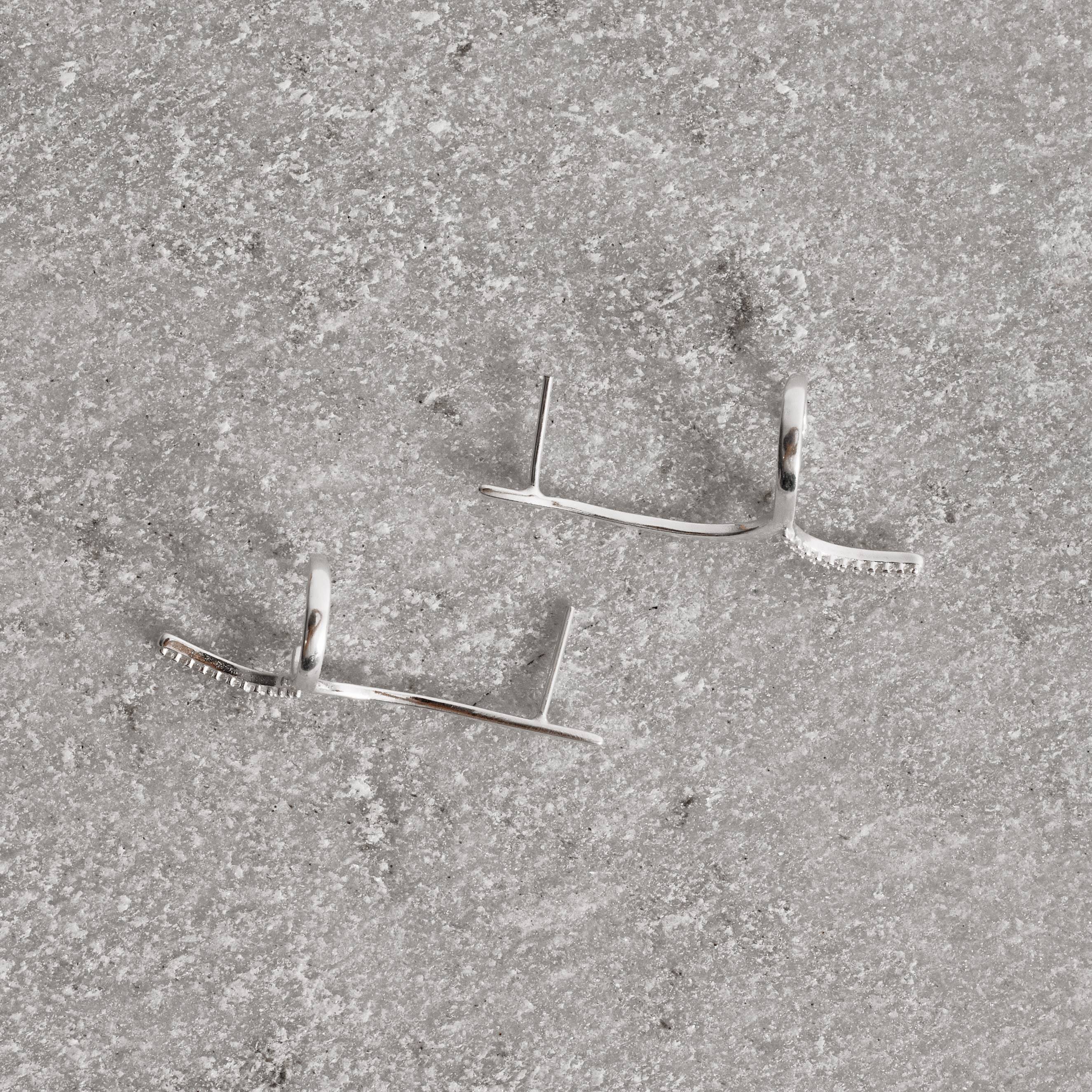 Imagem Secundária Brinco curvado detalhe cravejado com piercing fake 38mm