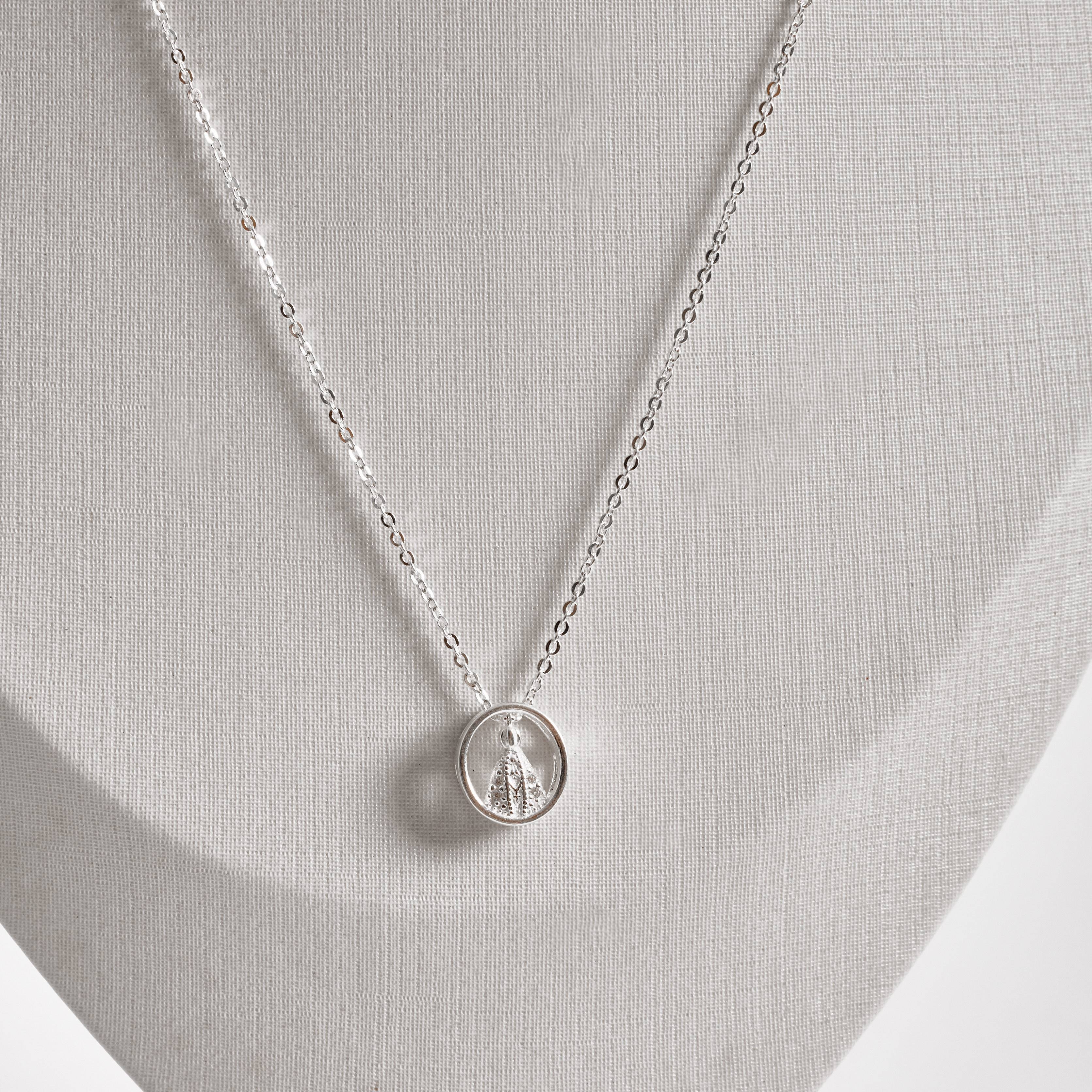 Imagem Colar medalha Nsa. Sra. Aparecida 10mm corrente cadeadinho 40cm