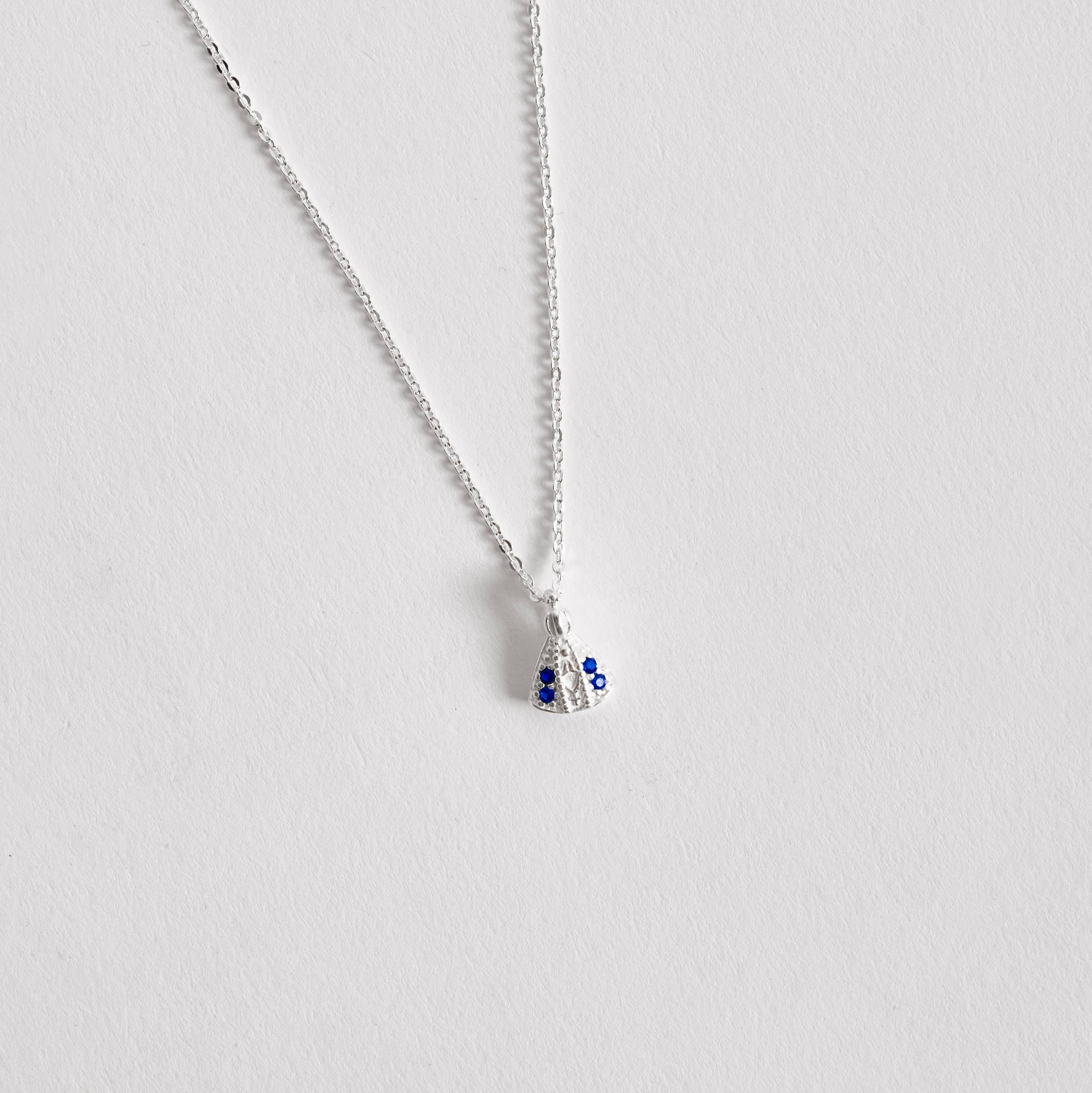 Imagem Secundária Colar Nsa. Sra. Aparecida cravejada azul 11mm corrente cadeadinho 45cm