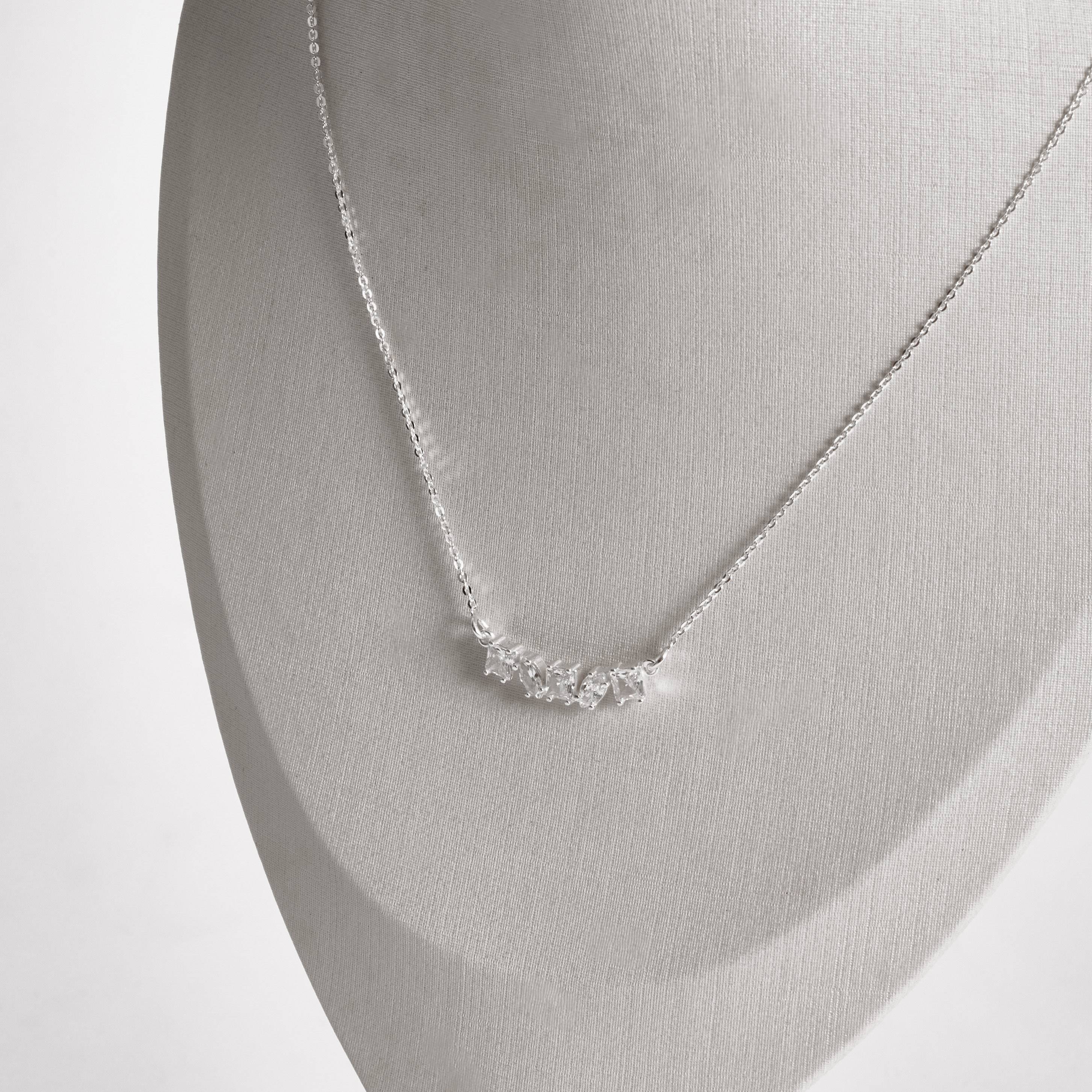 Imagem Colar entremeio zircônias quadrada e navete 23mm corrente cadeadinho 40+5cm