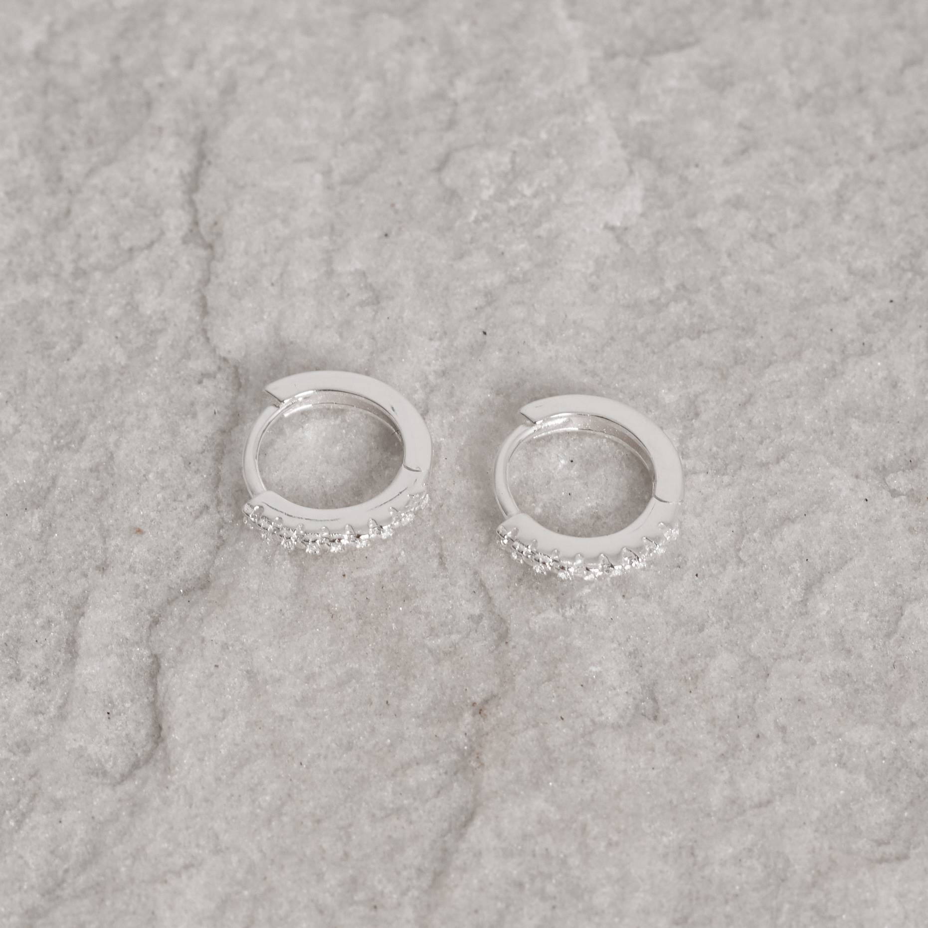 Imagem Argola click redonda cravejada 10mm