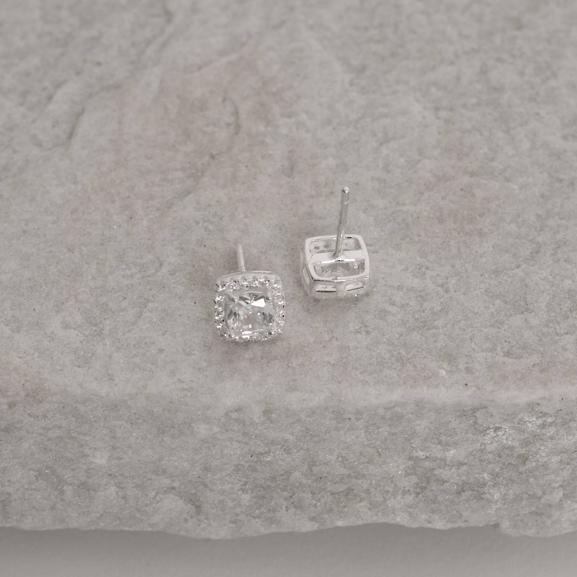 Imagem Secundária Brinco zircônia quadrada com cravejado cristal 8mm