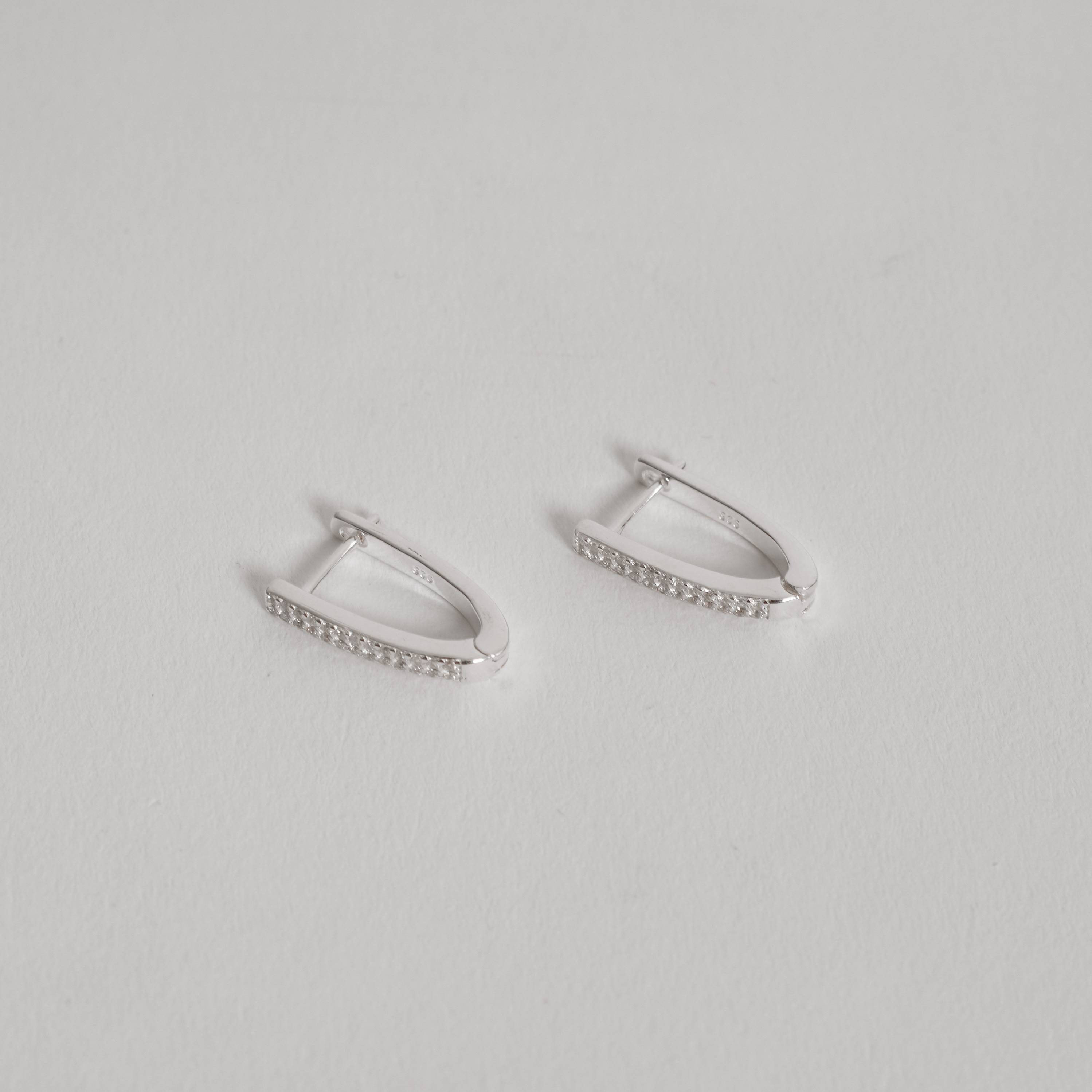 Imagem Secundária Argola click oval duplo cravejado 16mm 