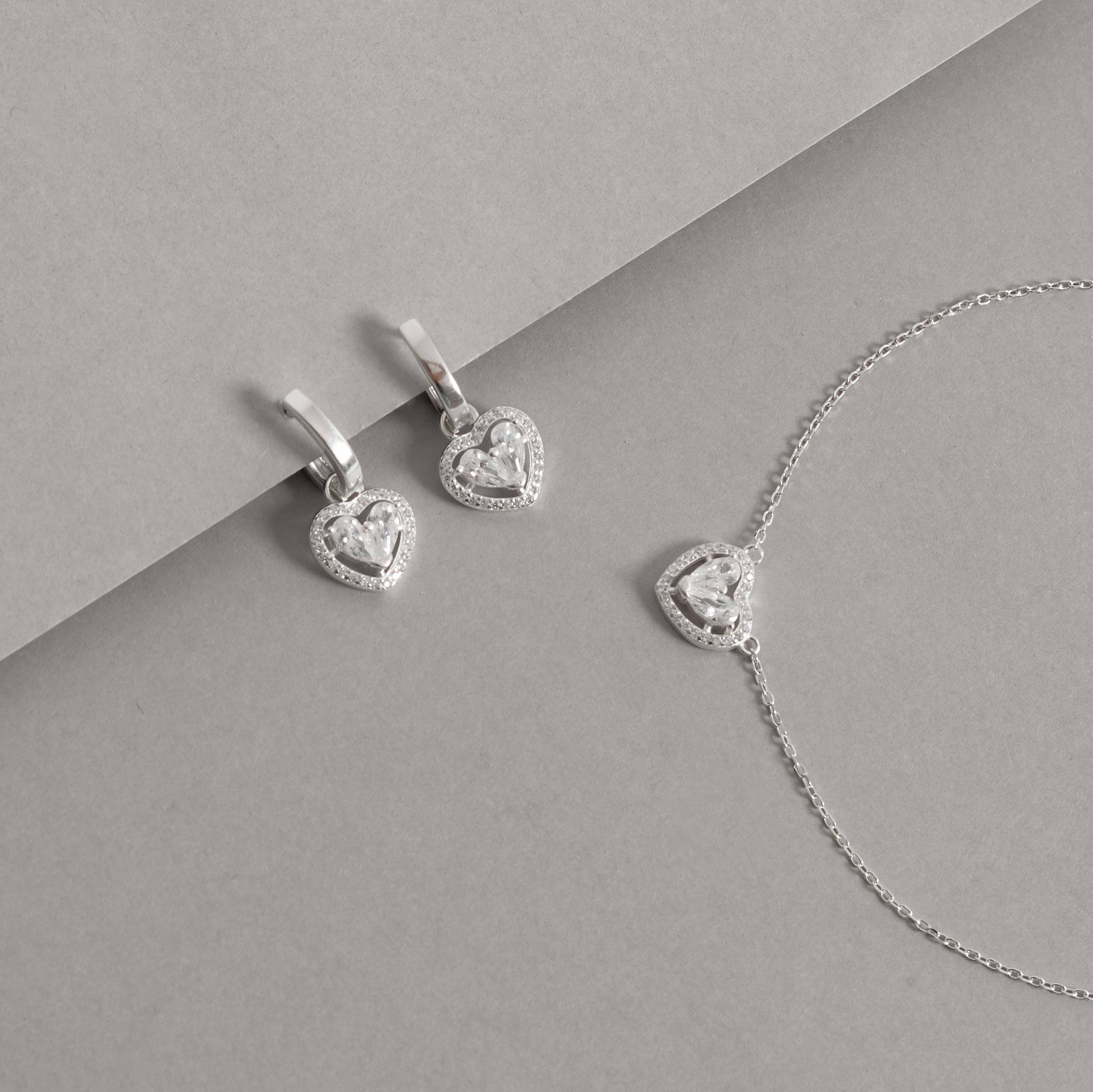 Conjunto argola click 11mm e colar entremeio coração vazado cravejado 11mm 40+5cm