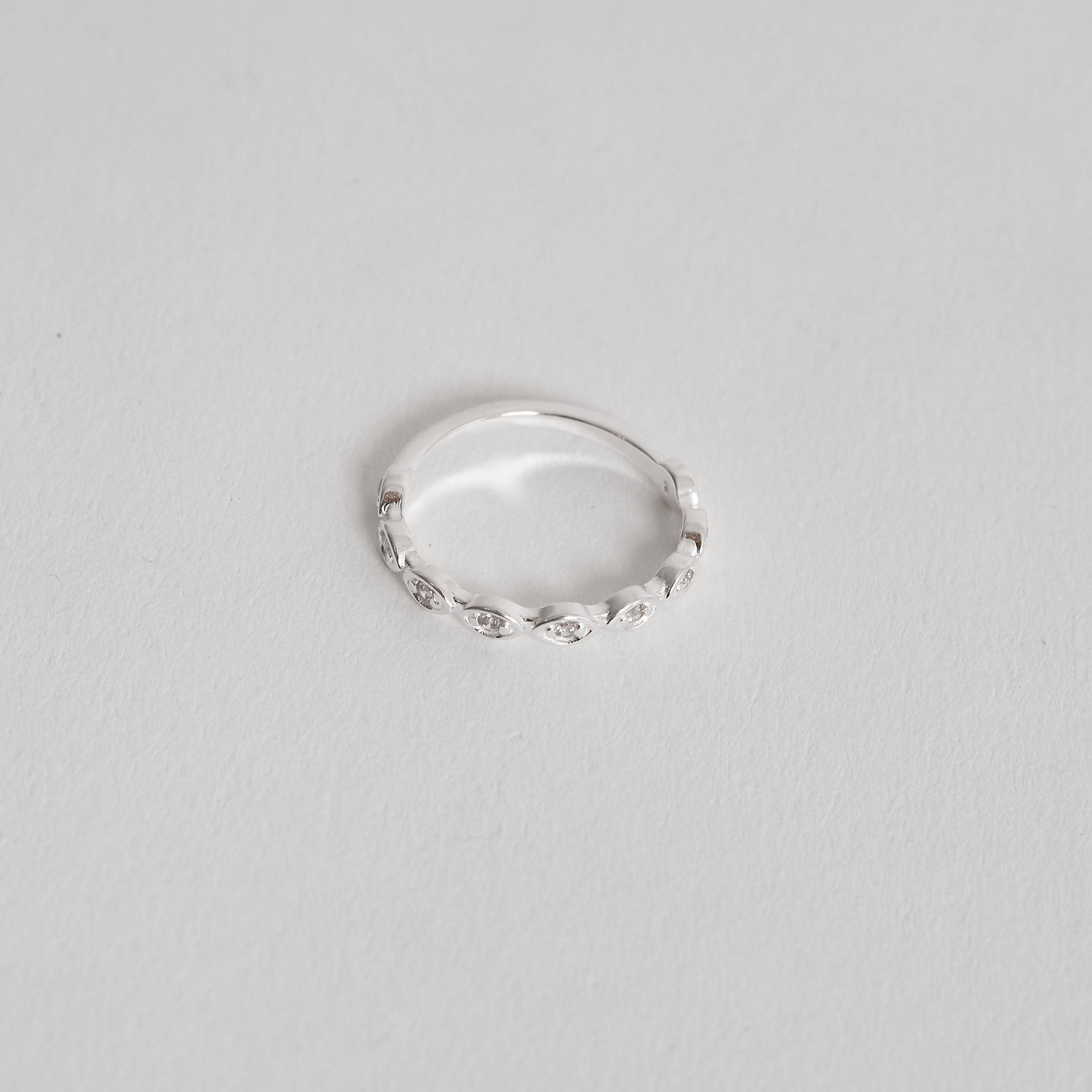 Imagem Secundária Anel navetes com zircônias