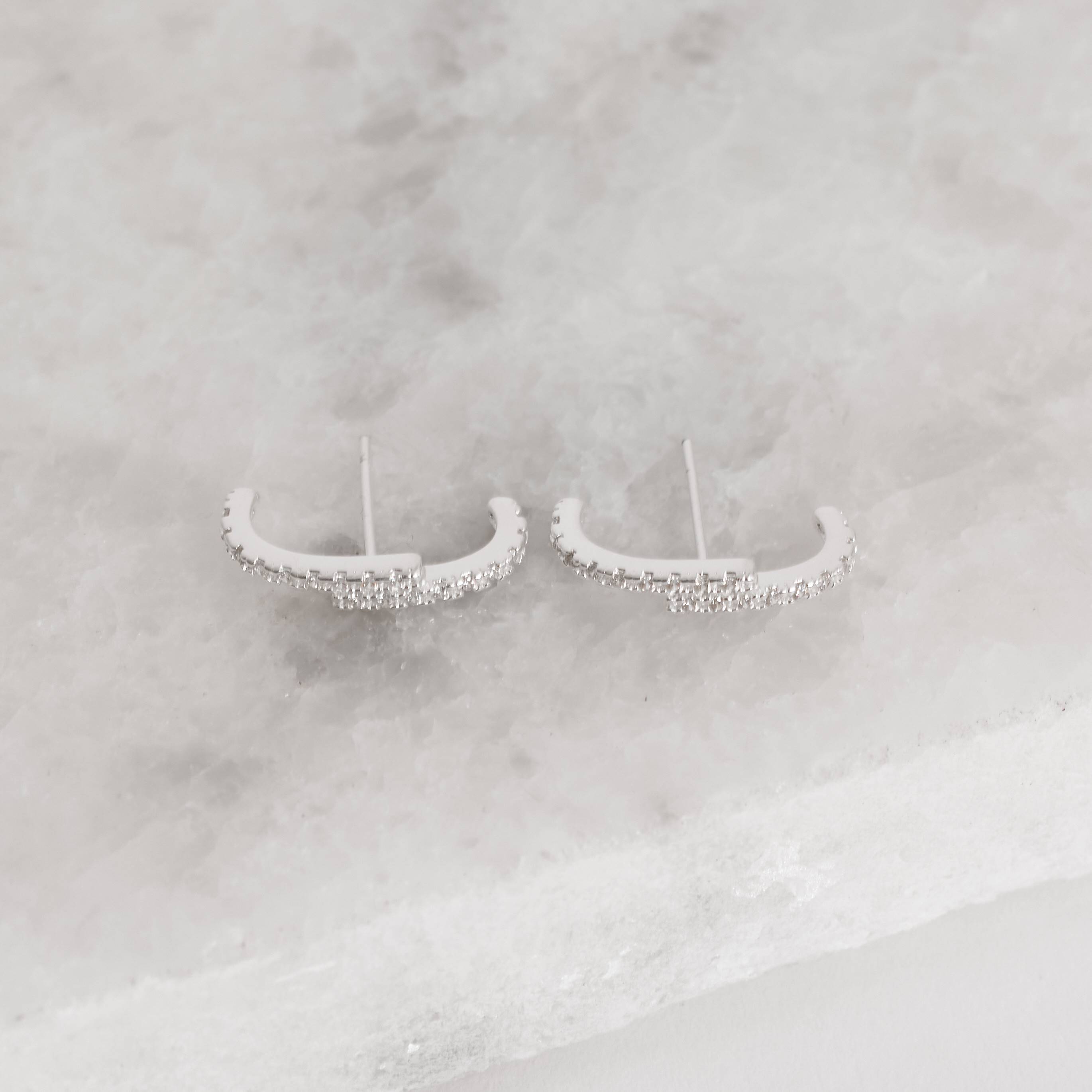 Imagem Secundária Brinco ear hook 2 fios cravejados