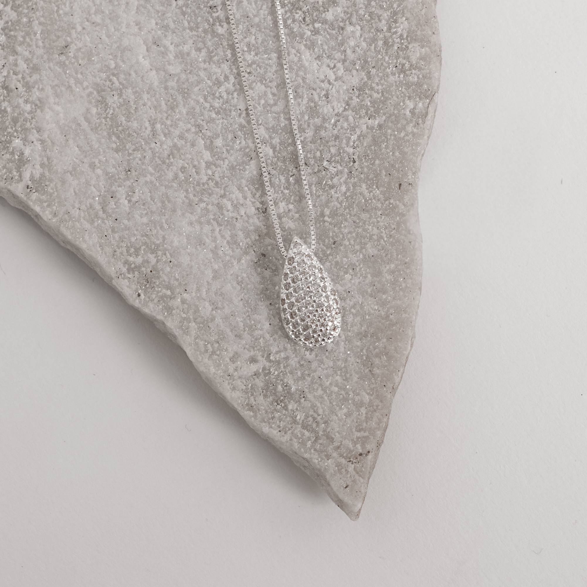 Imagem Secundária Colar gota cravejada 16mm 45cm