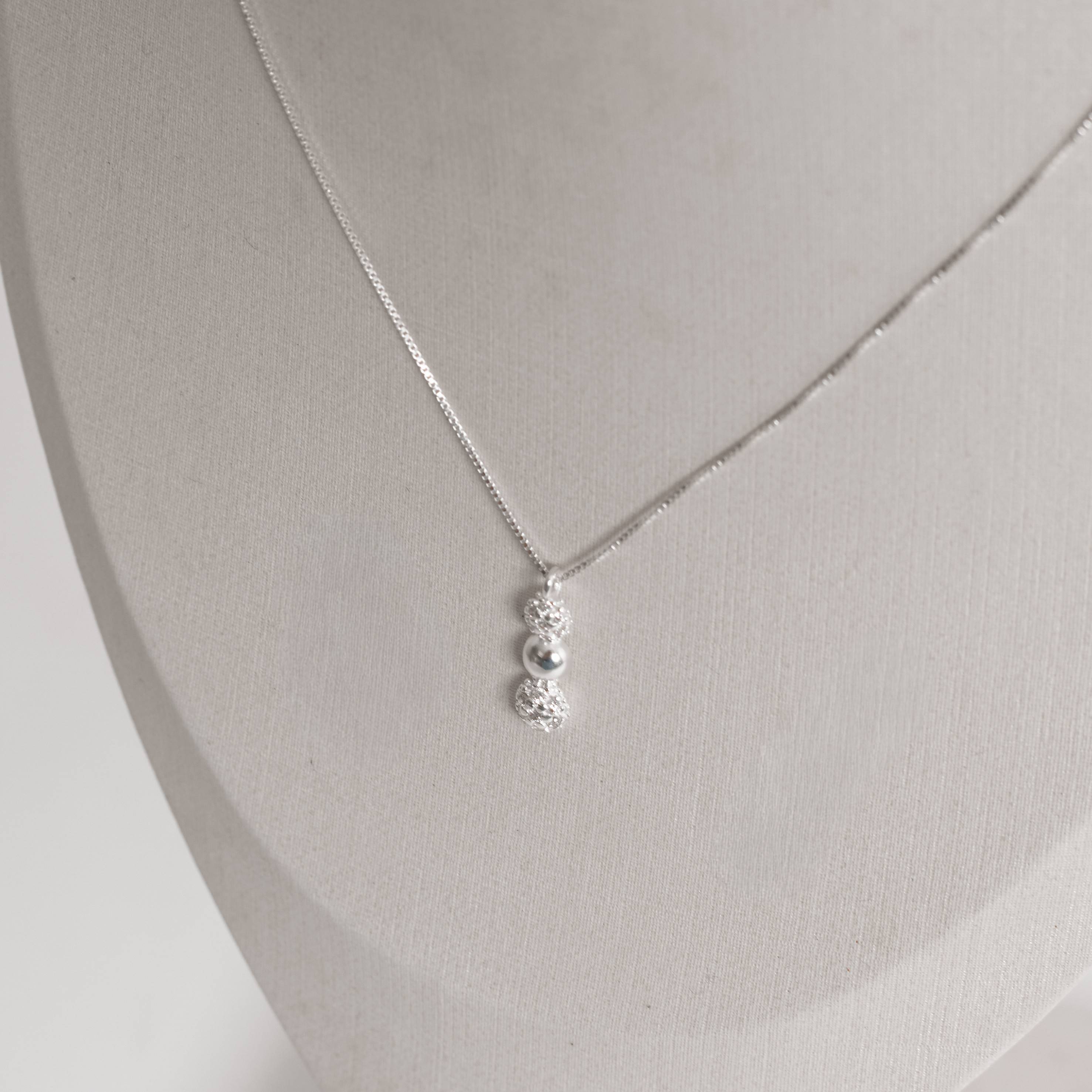 Imagem Colar pingente bolas com cravejado 16mm 45cm