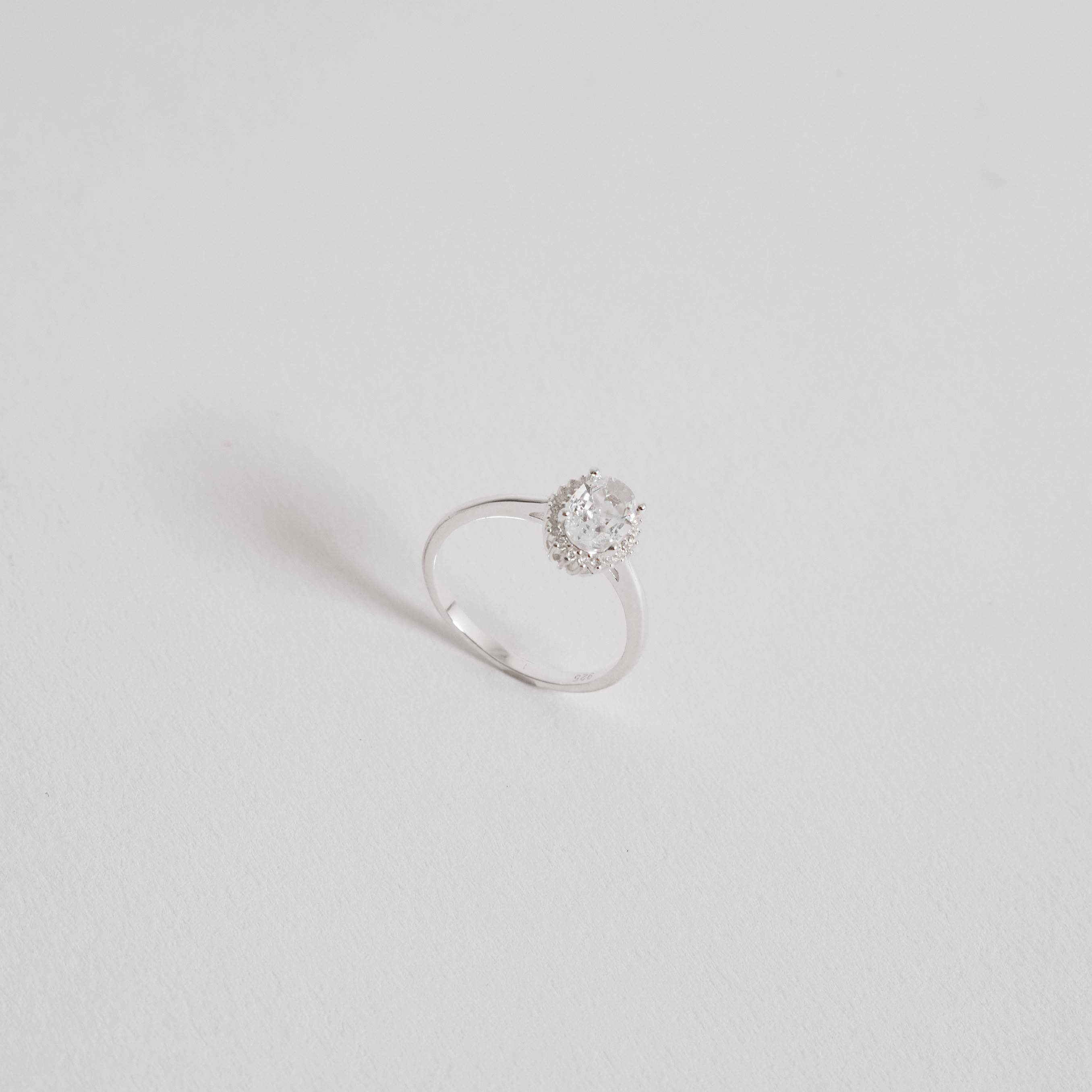 Imagem Anel zircônia oval com cravejado