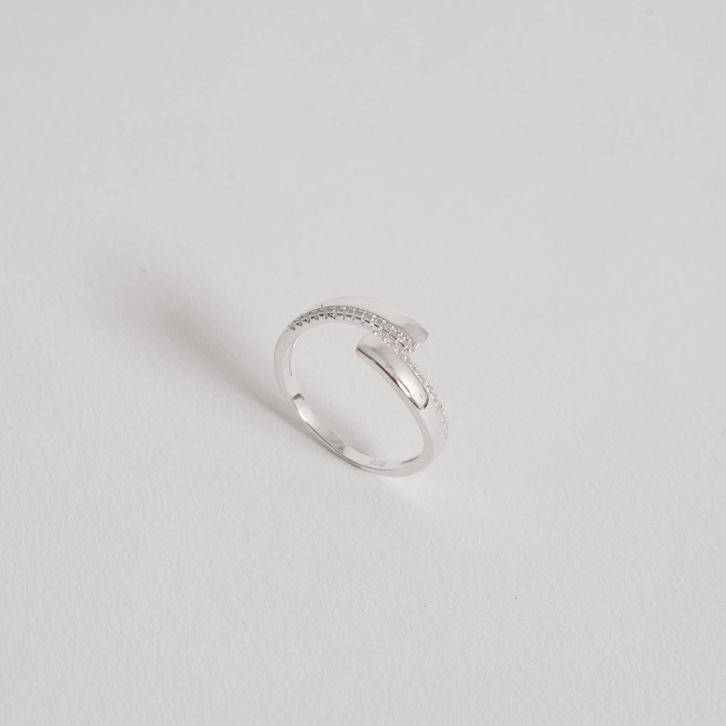 Imagem Secundária Anel aberto borda cravejada