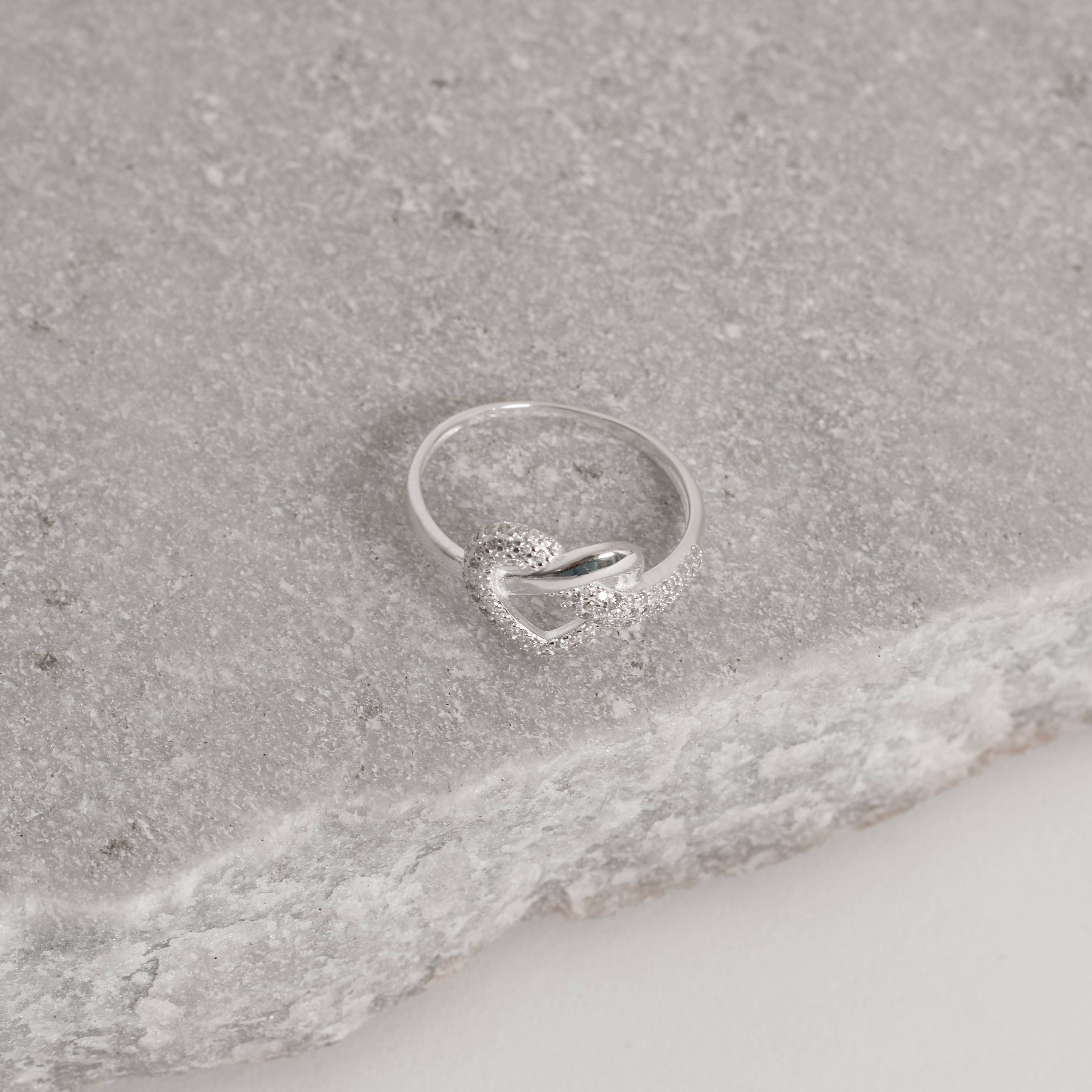 Imagem Anel nó coração com cravejado triplo