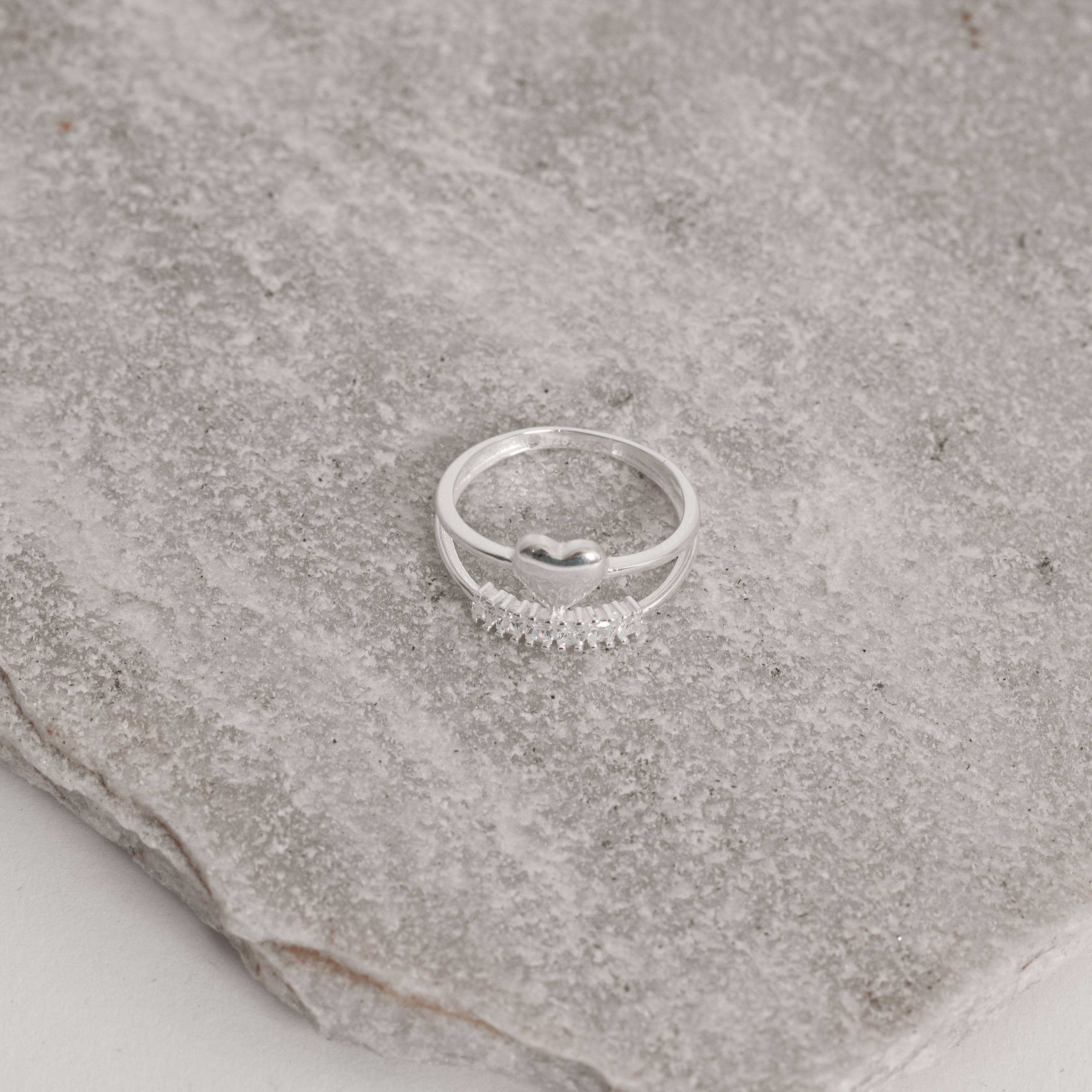 Imagem Anel fio duplo coração com zircônias quadrada