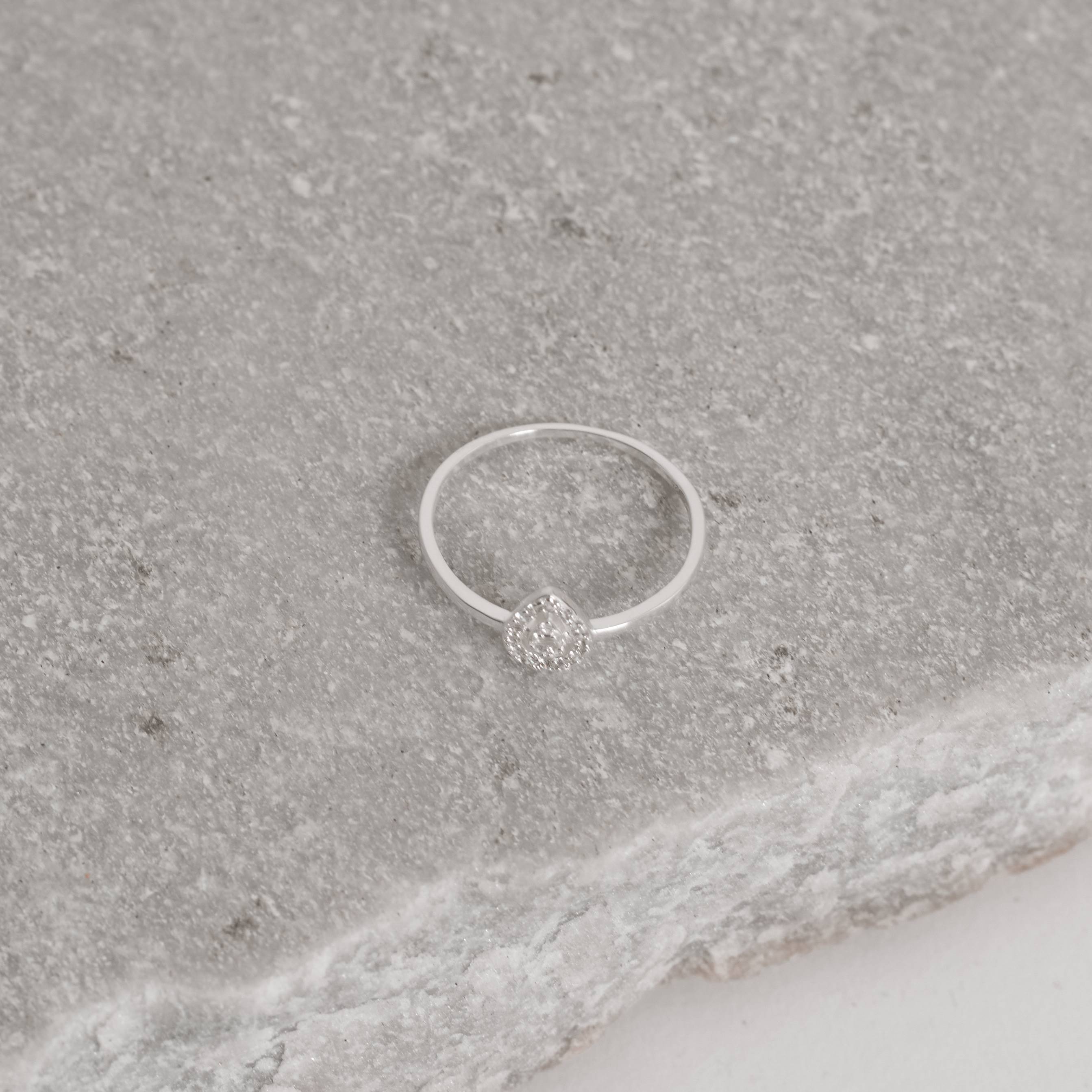 Imagem Secundária Anel gota vazada com cravejado