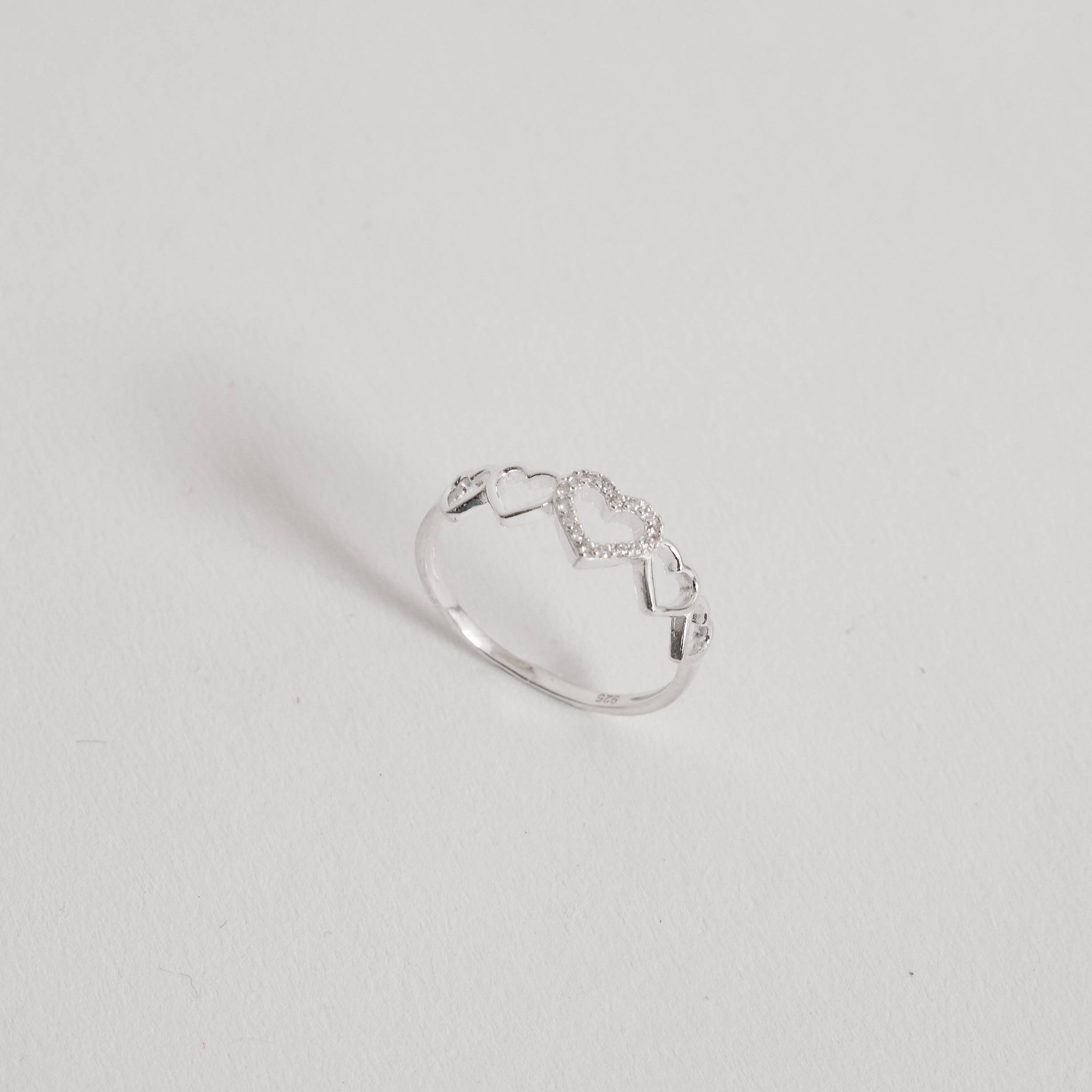 Imagem Anel corações vazados com cravejado