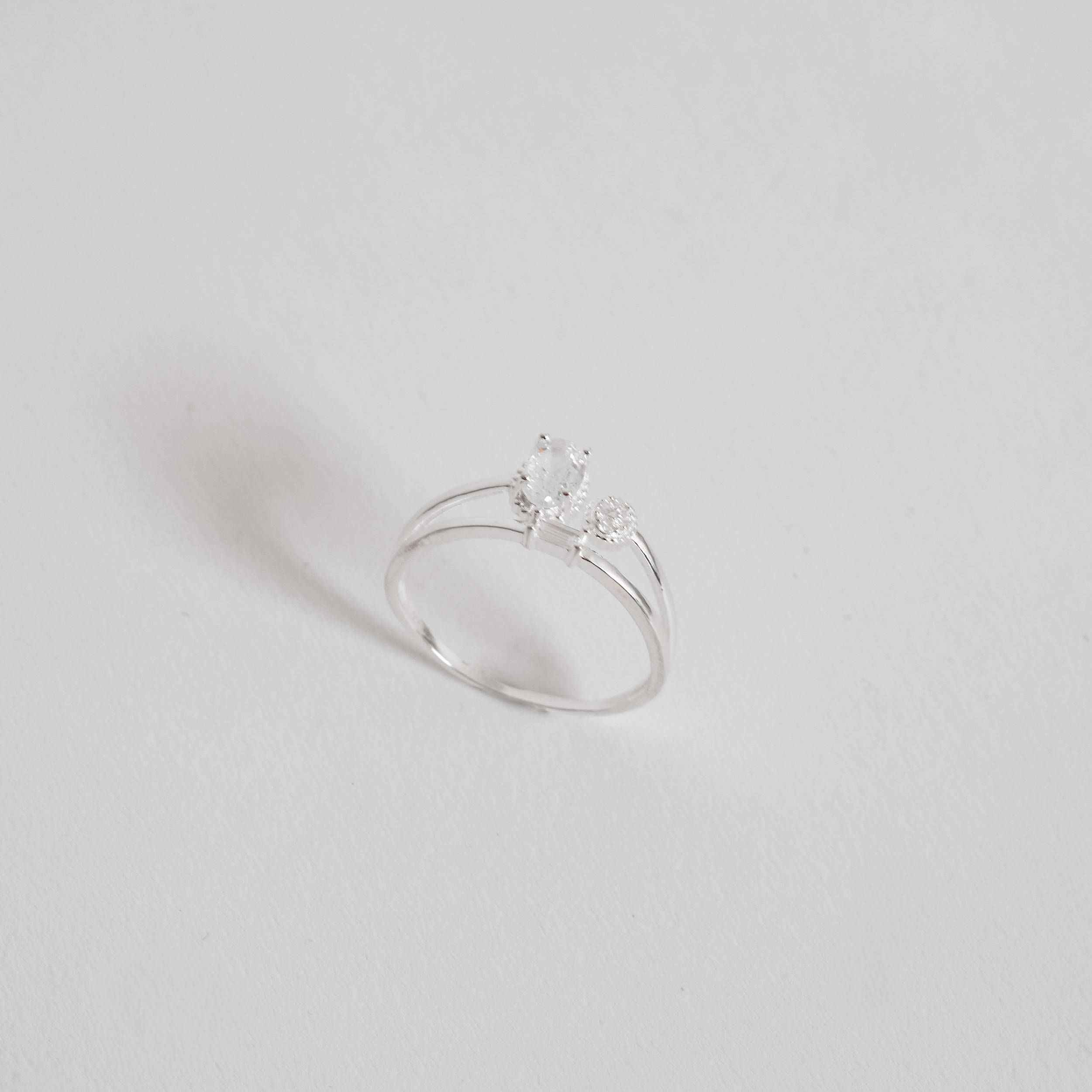 Imagem Secundária Anel duplo com zircônias