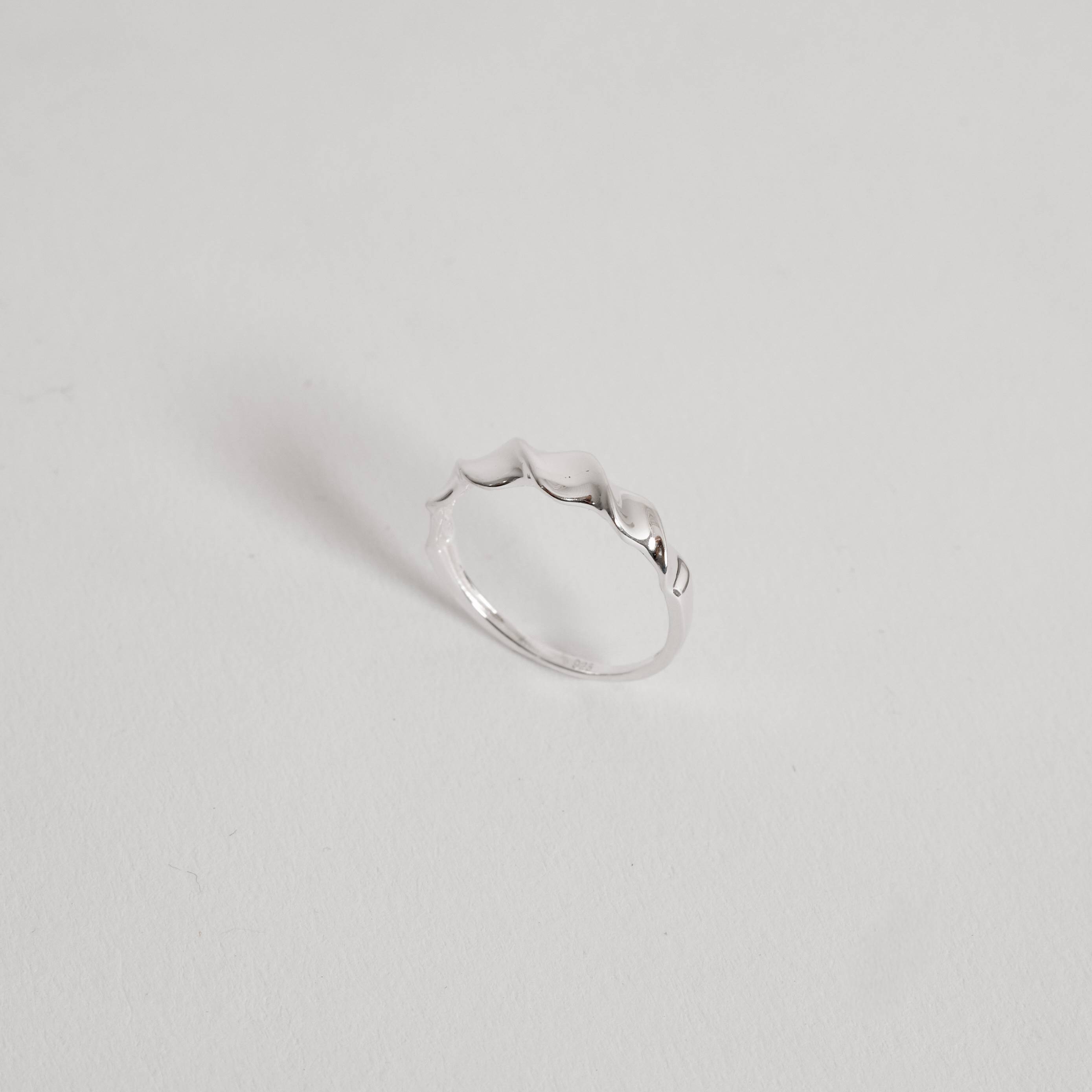 Imagem Anel largo detalhe torcido