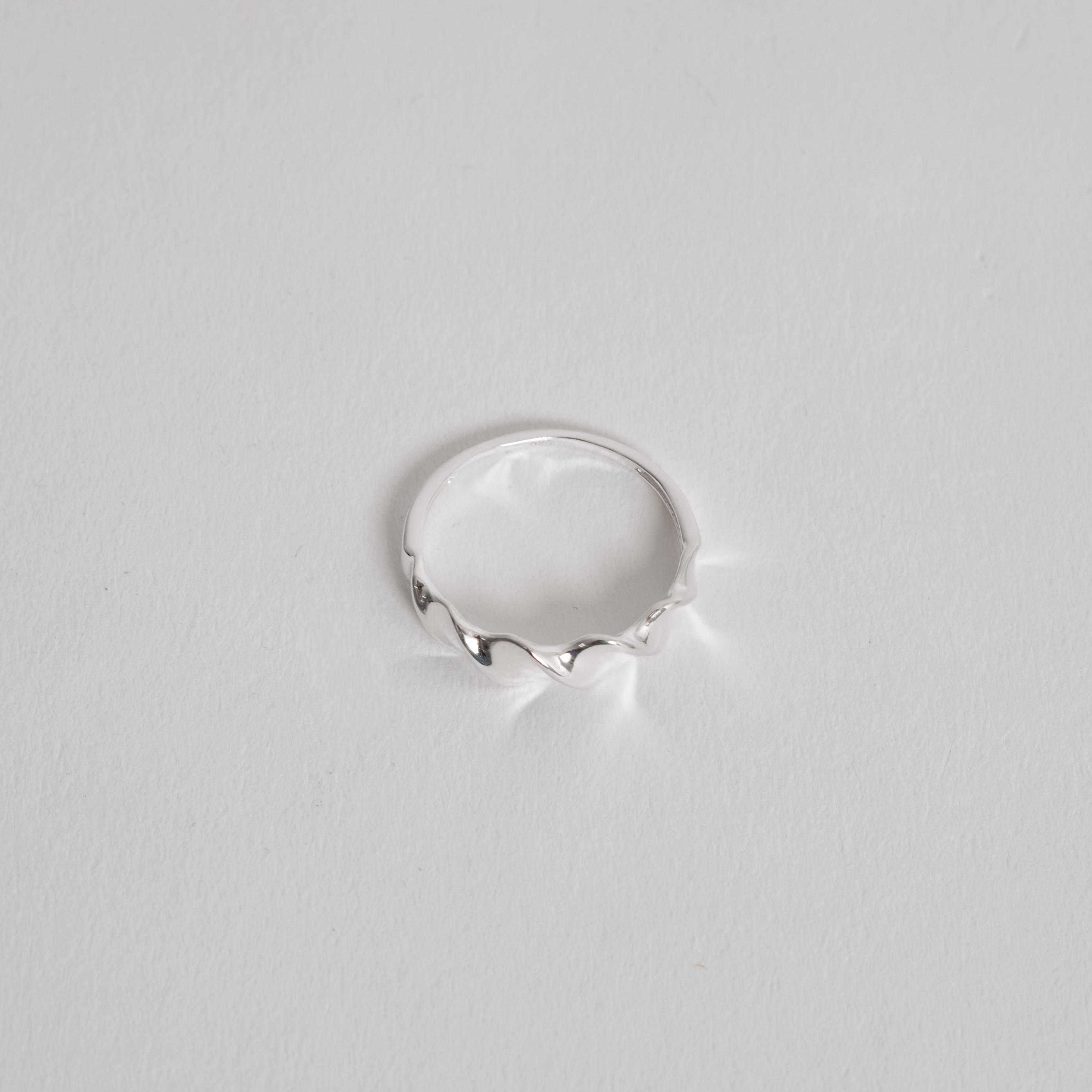 Imagem Secundária Anel largo detalhe torcido