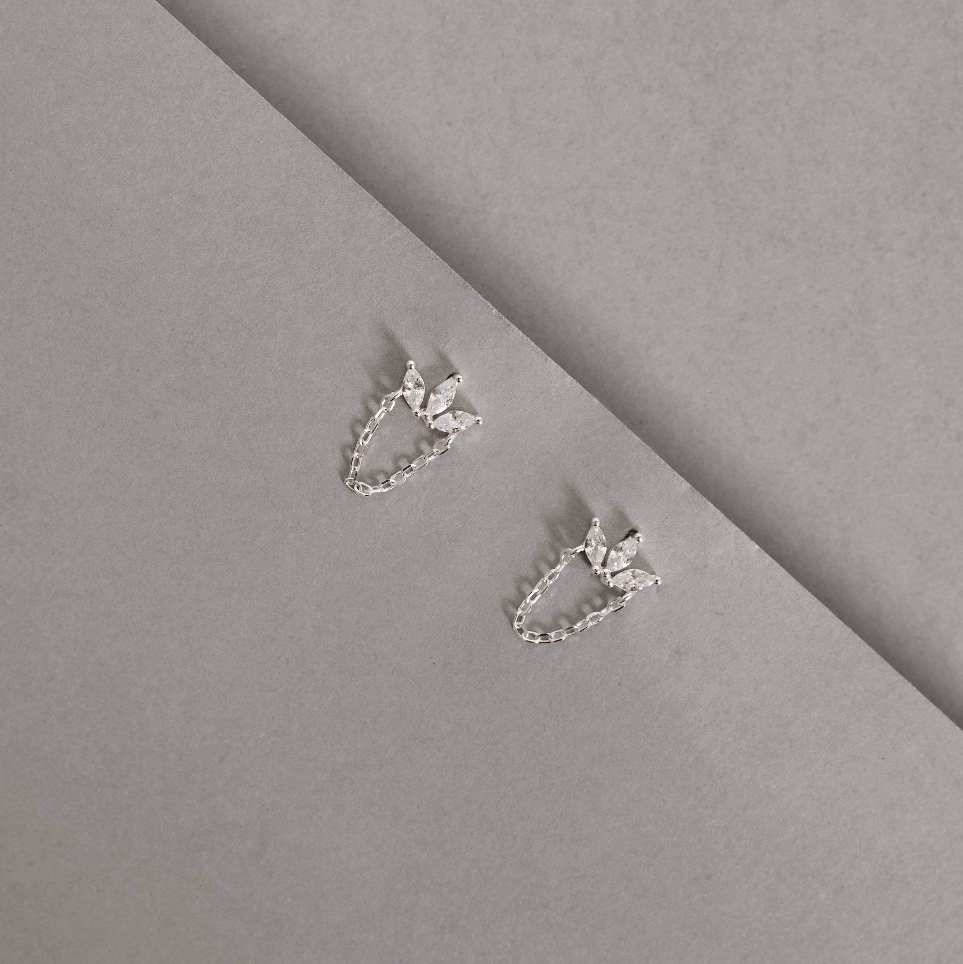 Imagem Brinco 3 zircônias navetes com corrente 9mm