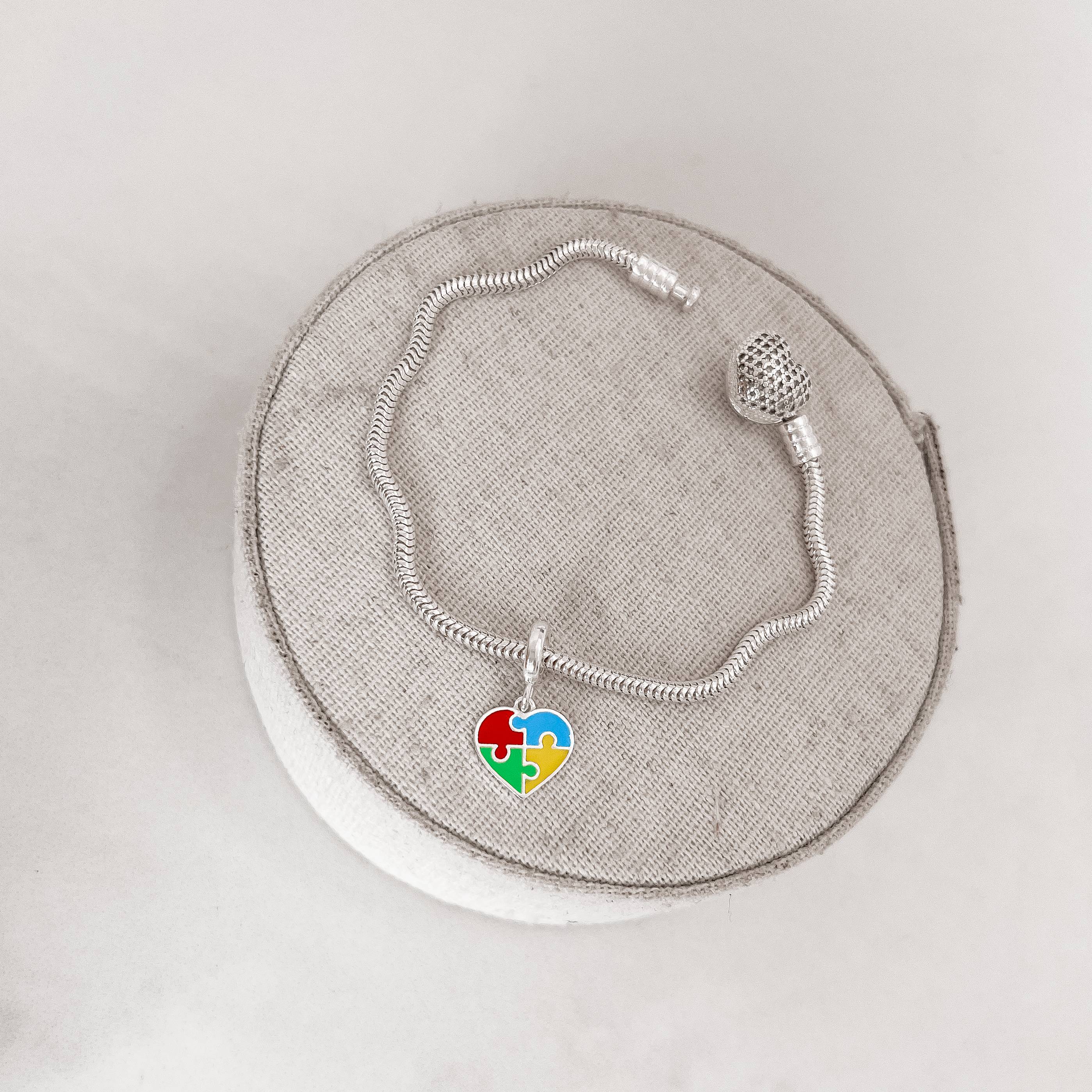 Berloque pingente coração símbolo autismo 11mm resina