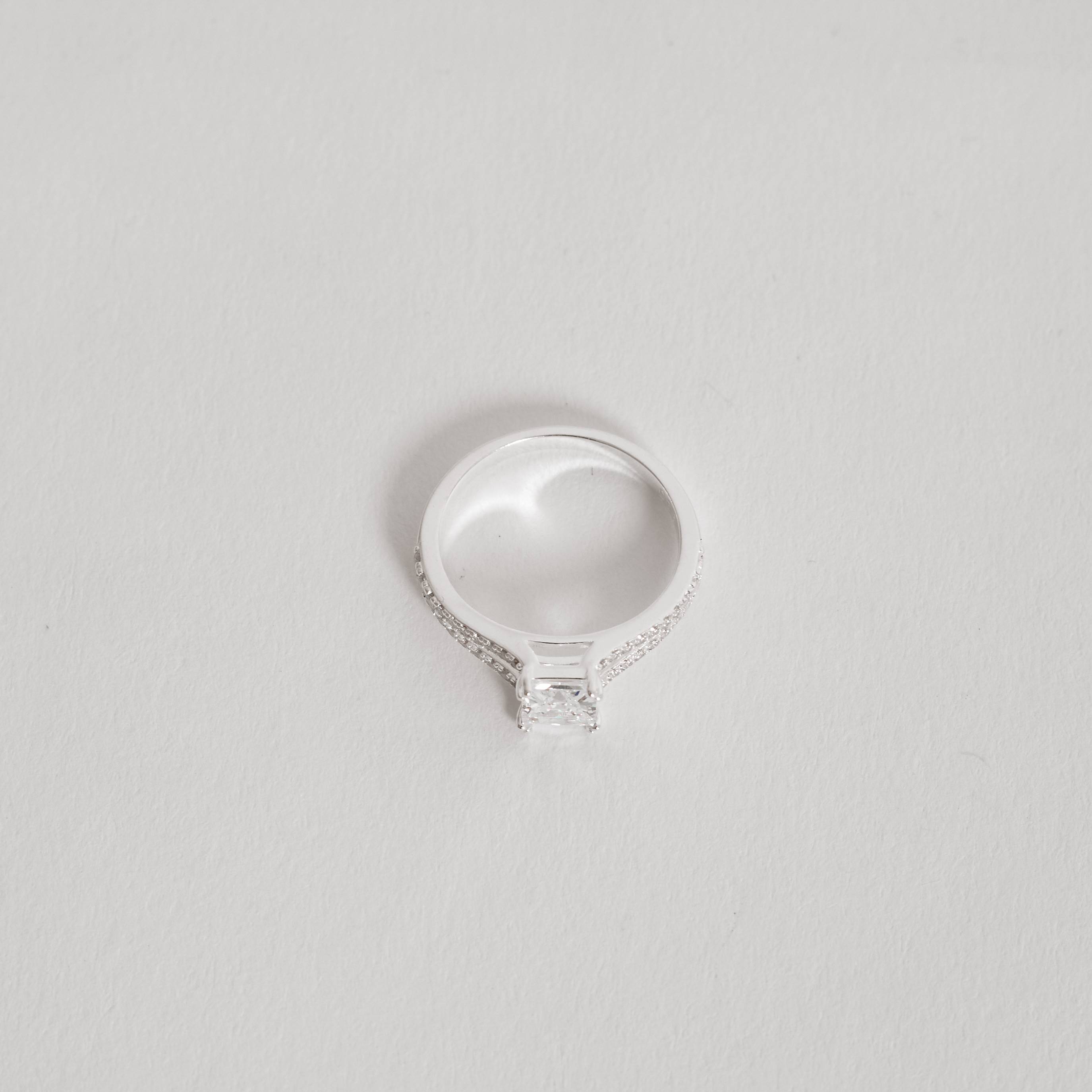 Imagem Secundária Anel solitário zircônia quadrada 5mm com fio duplo cravejado